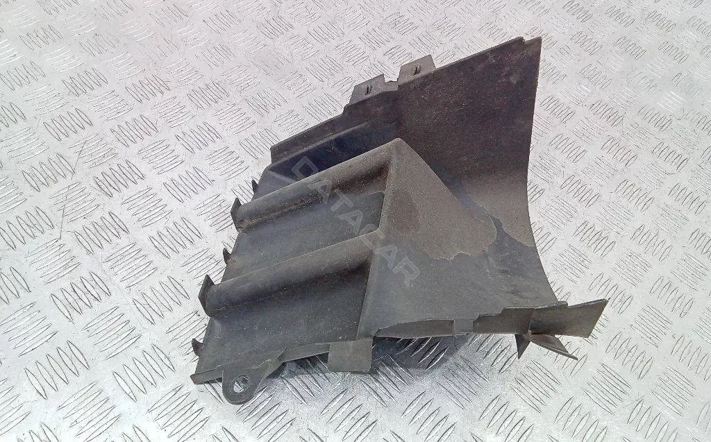 Воздухозаборник 7L5121333