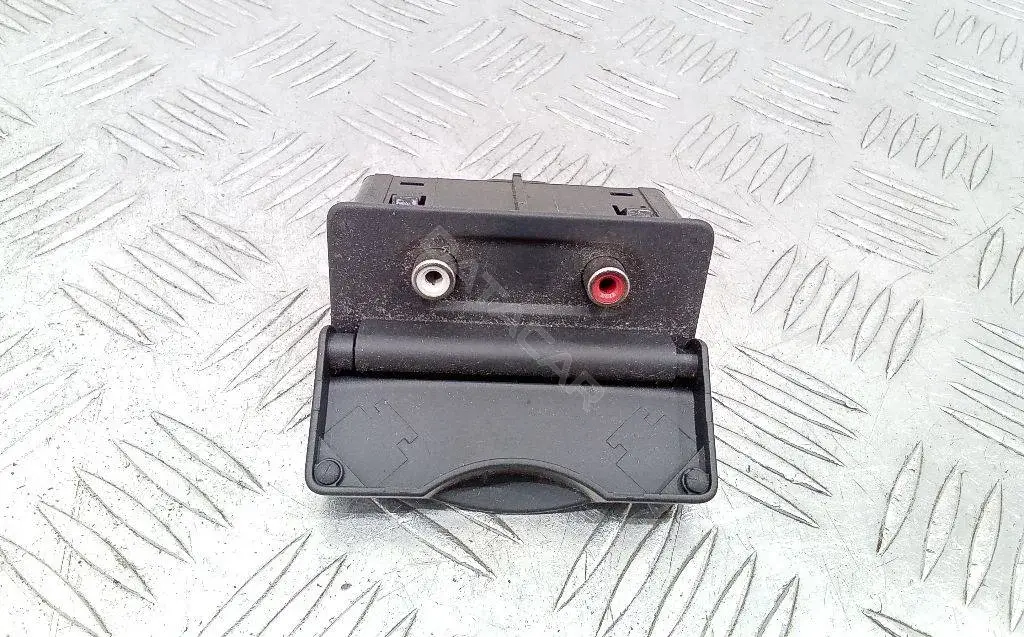 Разъем AUX / USB 280230001R