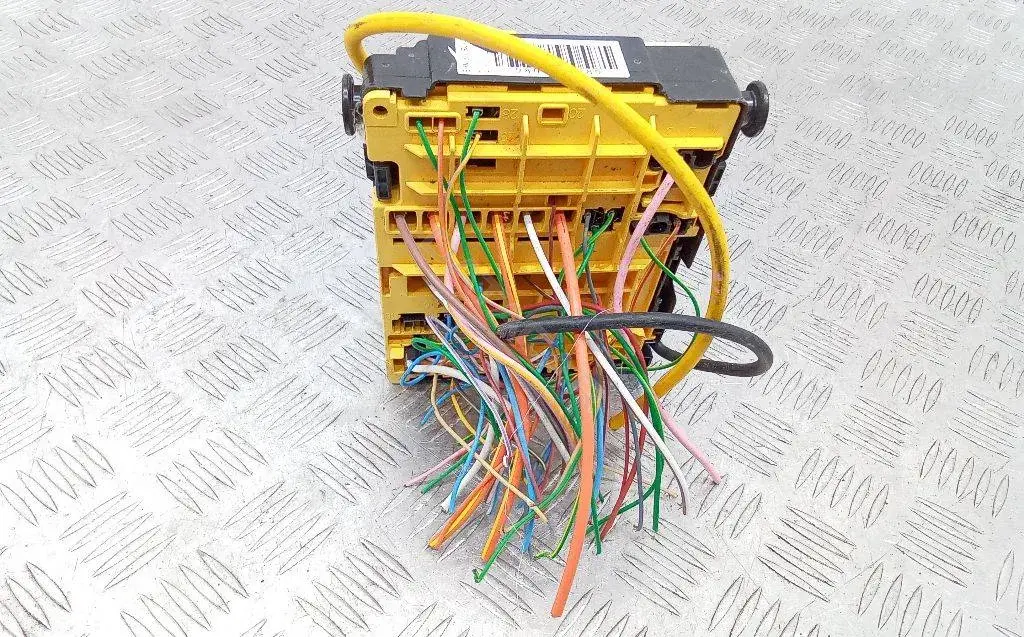 Блок предохранителей 9804848580
