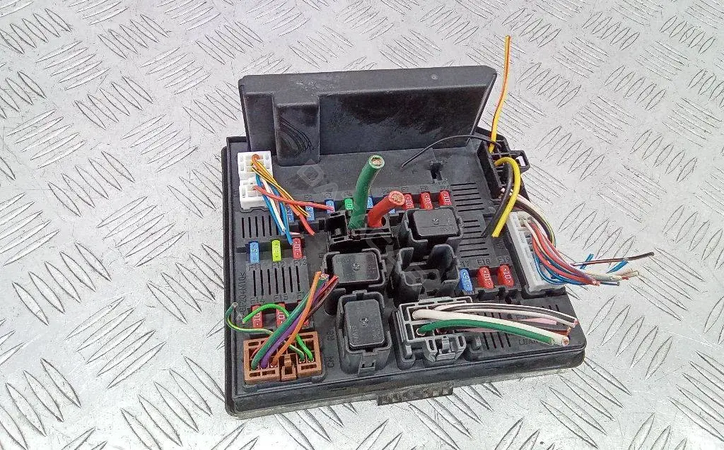 Блок предохранителей 284B7JD02A