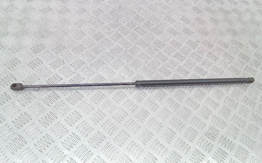 Амортизатор крышки багажника, капота, заднего стекла 3U0823359