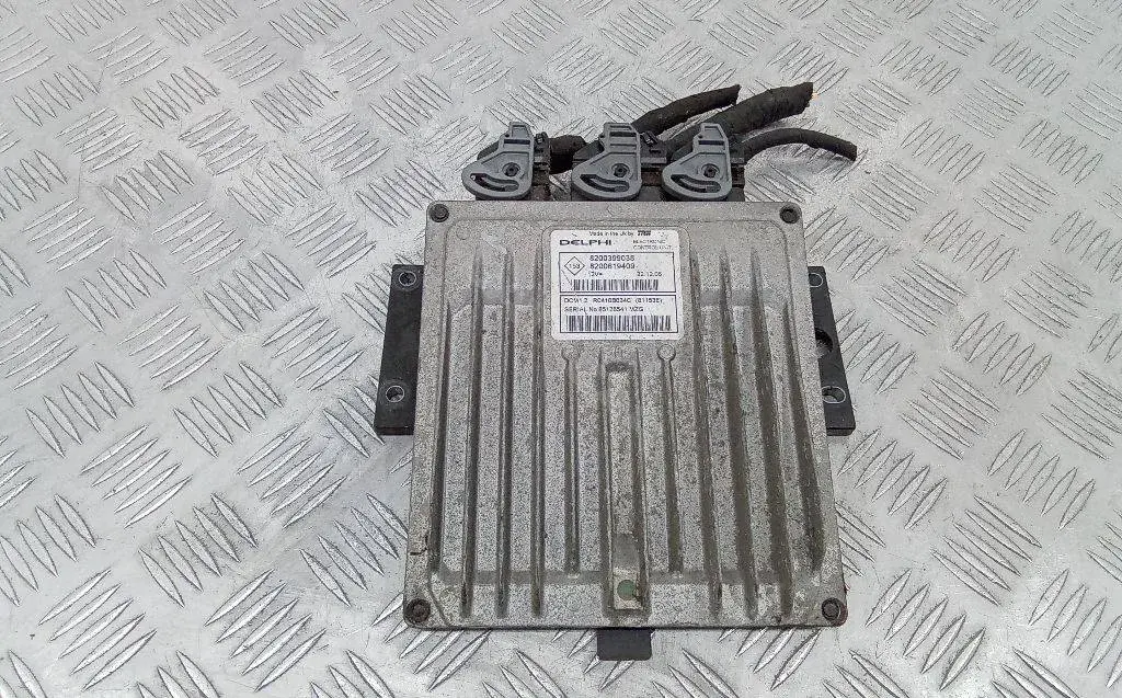 Блок управления двигателем 8200399038