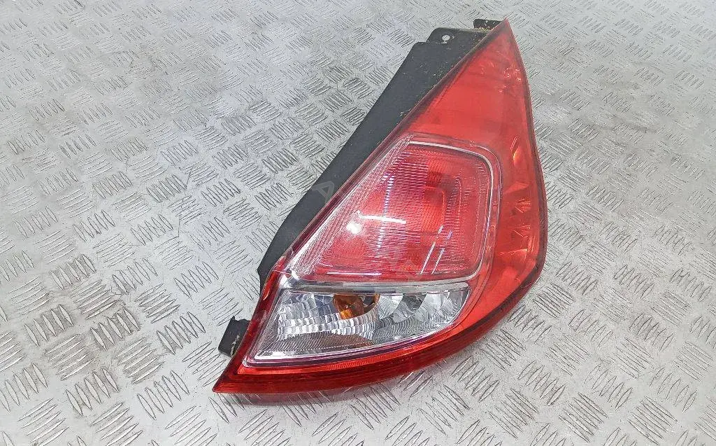 Задние фонари C1BB13404A