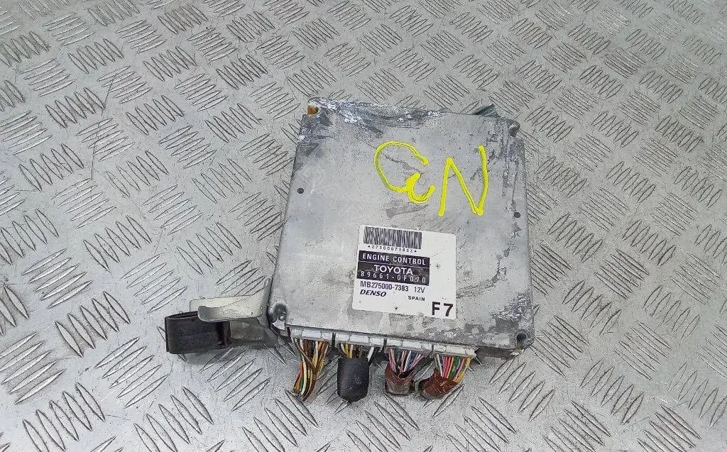 Блок управления двигателем 89661-0F070