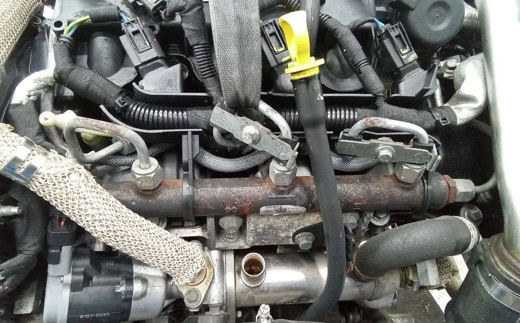 Топливная рейка 4R8Q90280AC