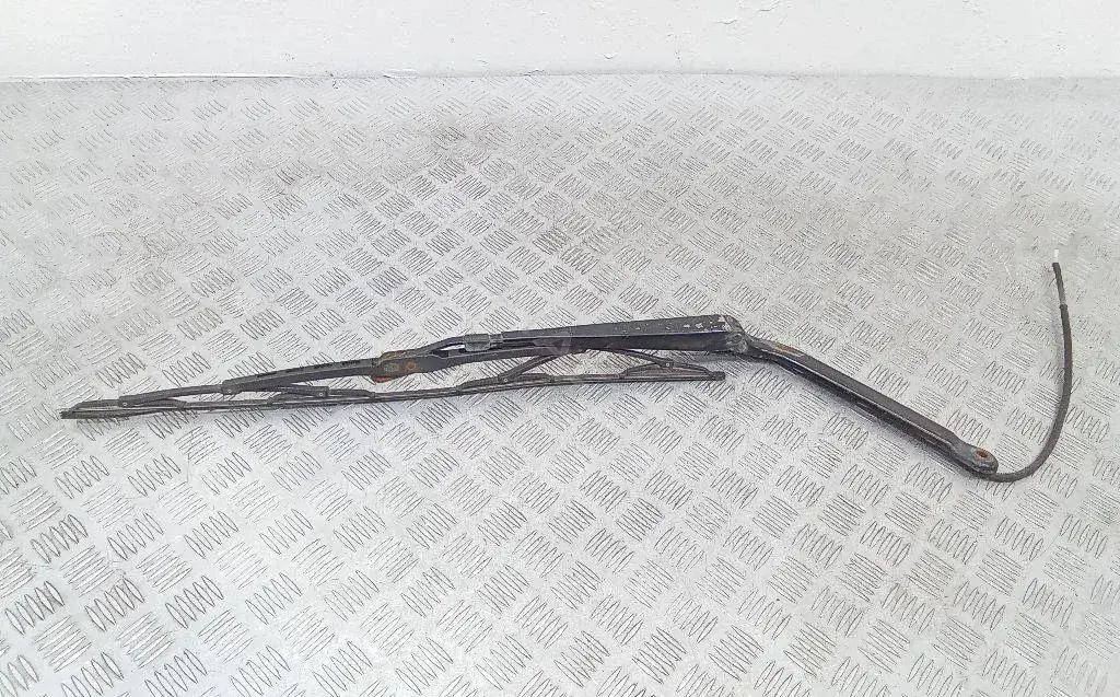 Рычаг стеклоочистителя 8126430606