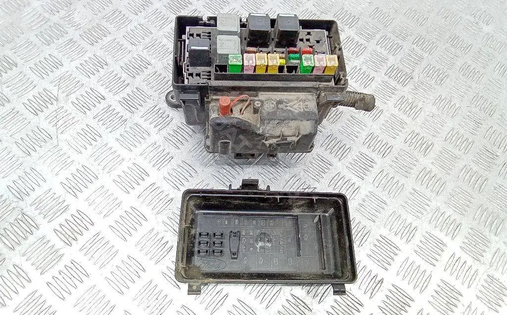 Блок предохранителей 6C1T14A067AA