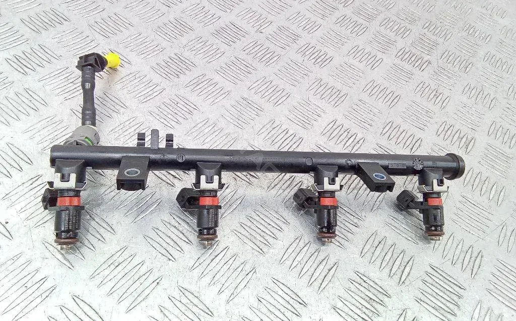 Топливная рейка 8200053030