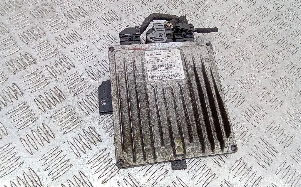 Блок управления двигателем 8200399038