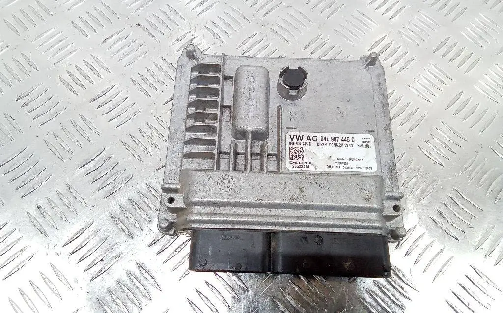 Блок управления двигателем 04L907445