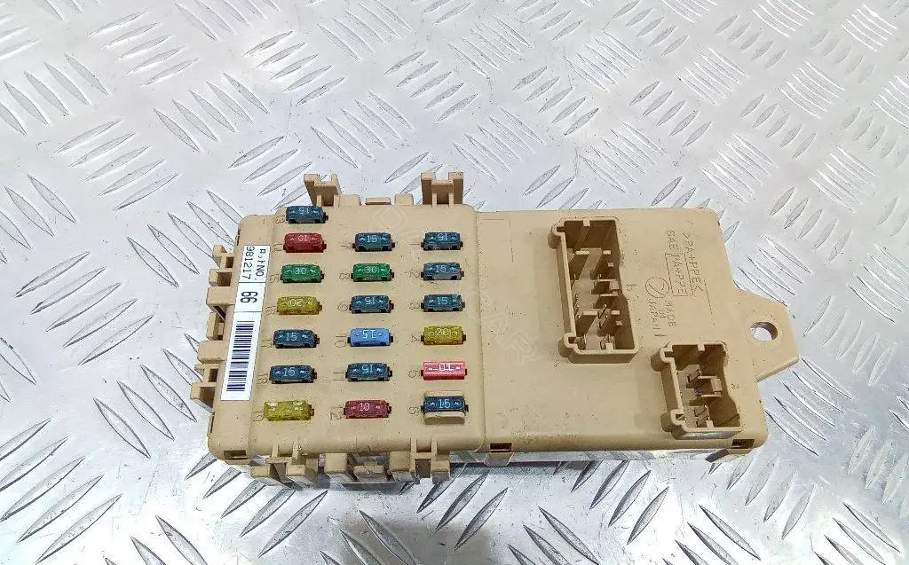 Блок предохранителей 4779907