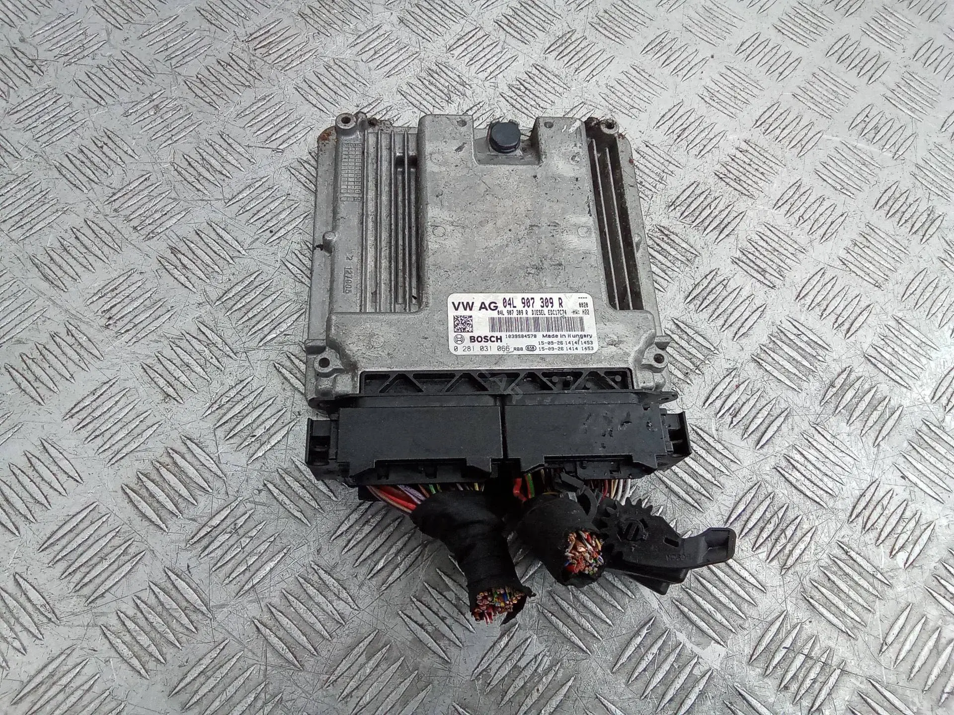 Блок управления двигателем 04L907309
