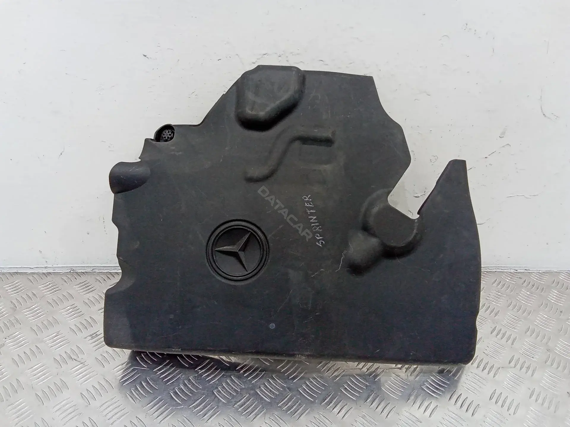 Декоративная крышка двигателя A6510102367