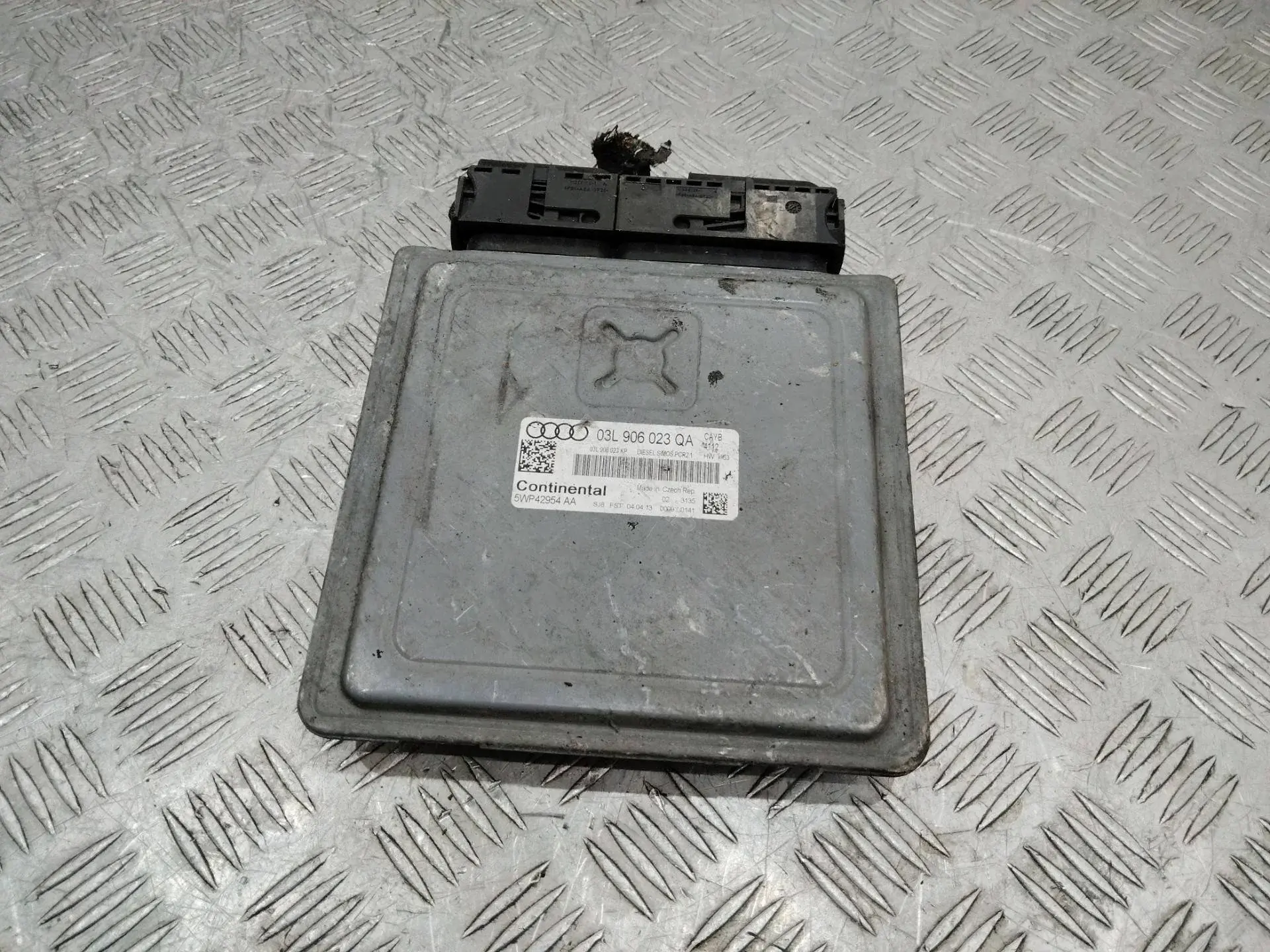 Блок управления двигателем 03L906023