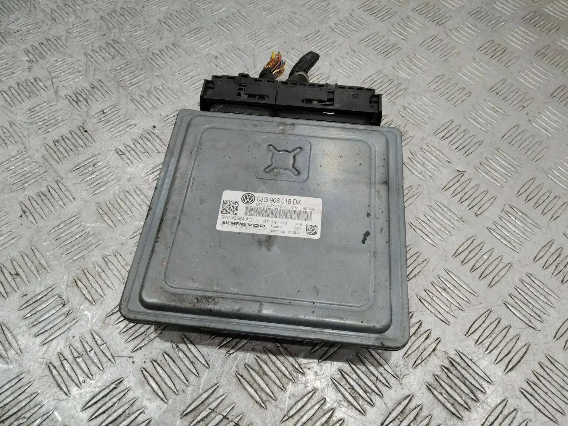 Блок управления двигателем 03G906018