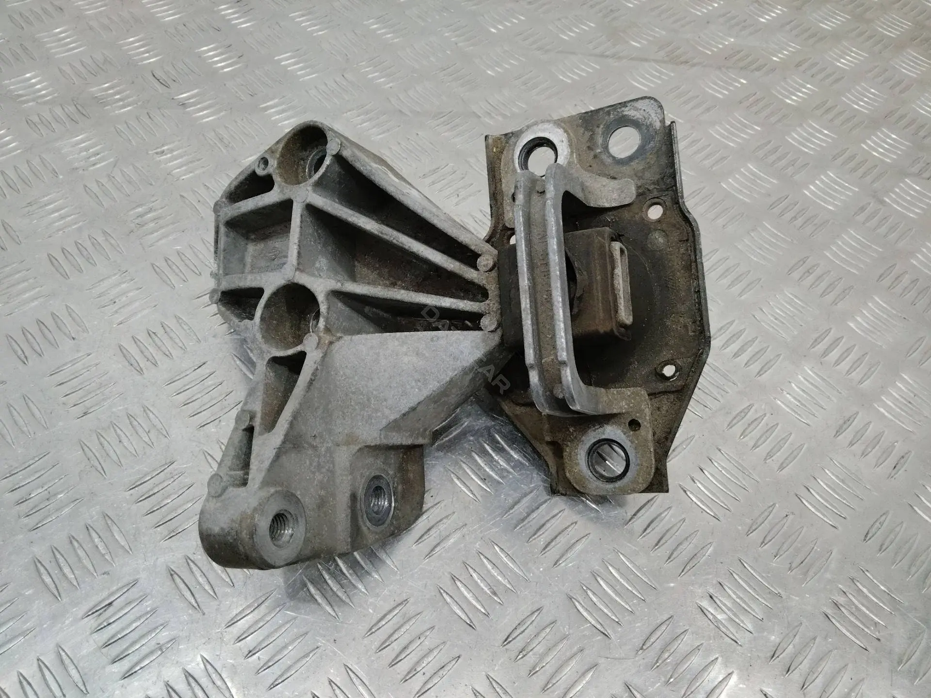 Подушка двигателя (Опора) 11210JD500