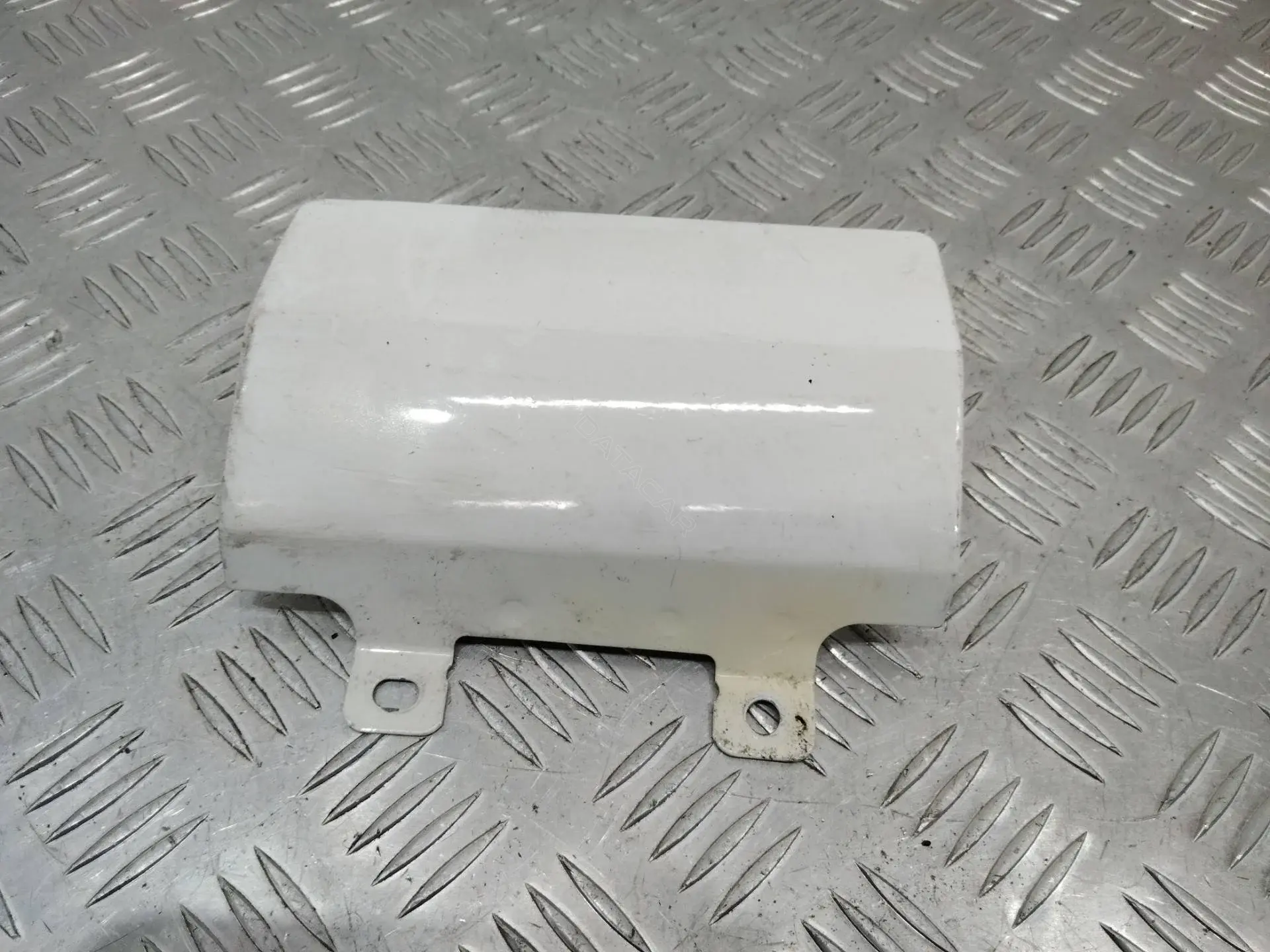 Крышка лючка топливного бака 7C0853351