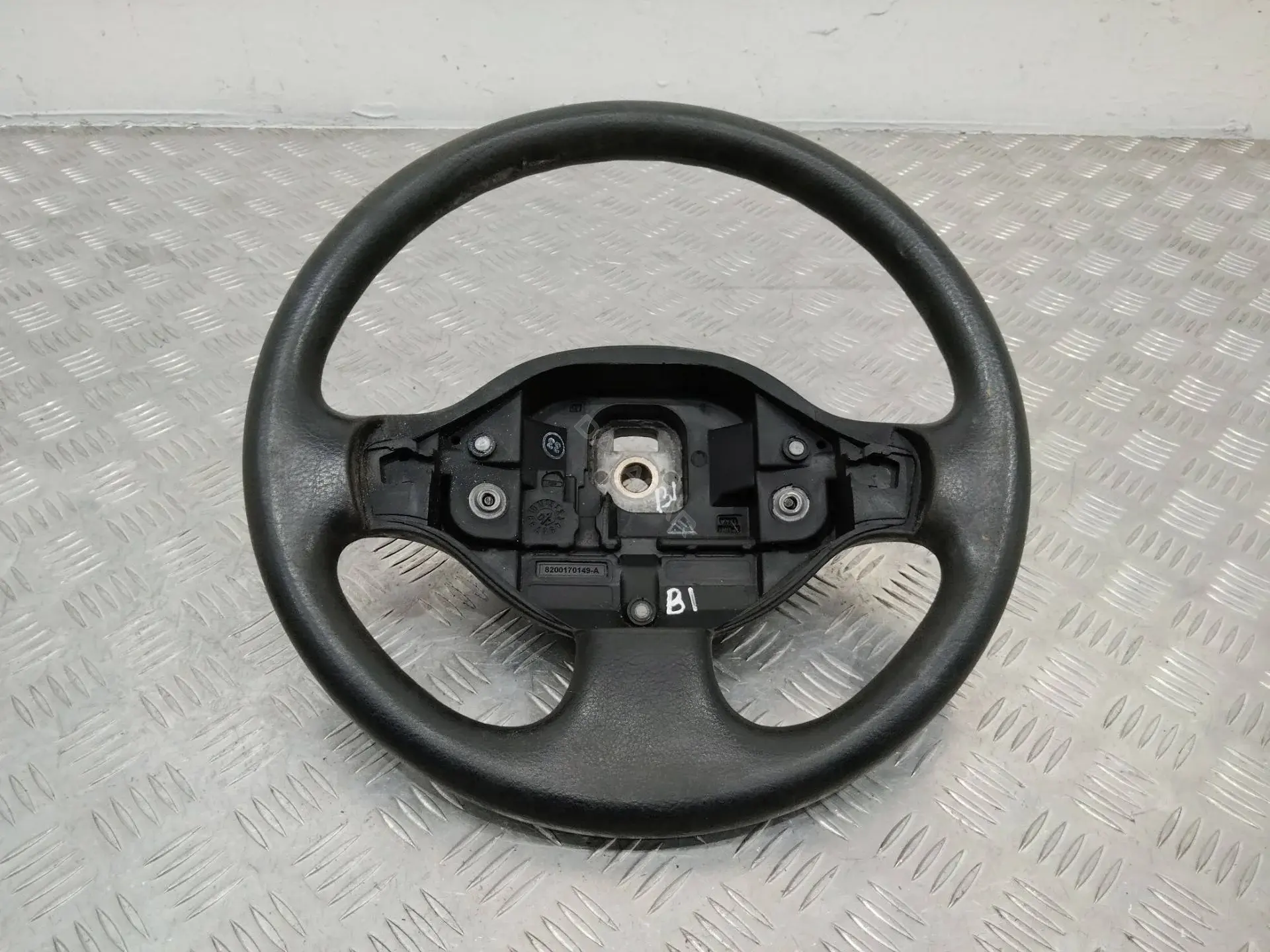 Руль 8200170149