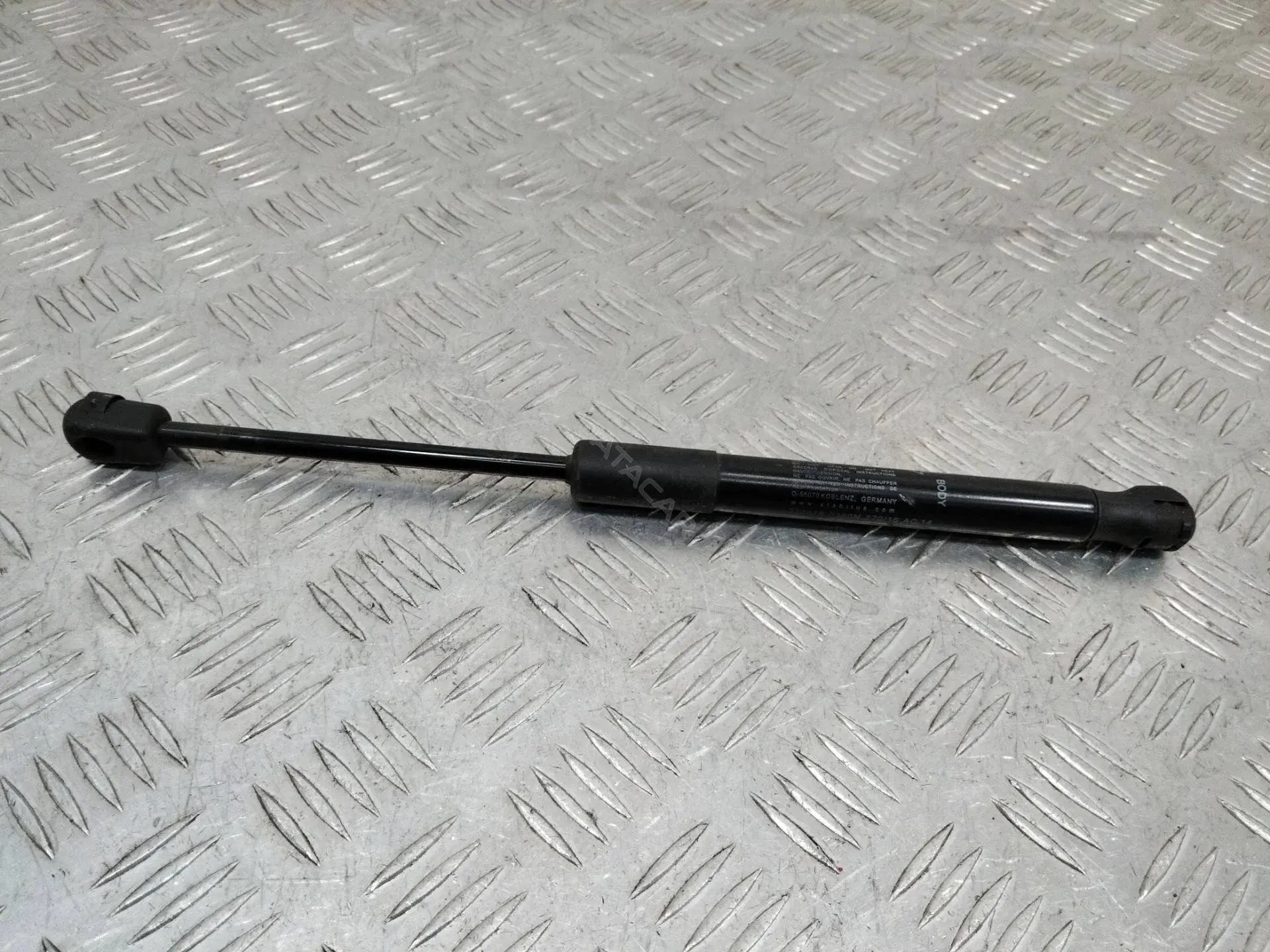 Амортизатор крышки багажника, капота, заднего стекла CK5216C826AC