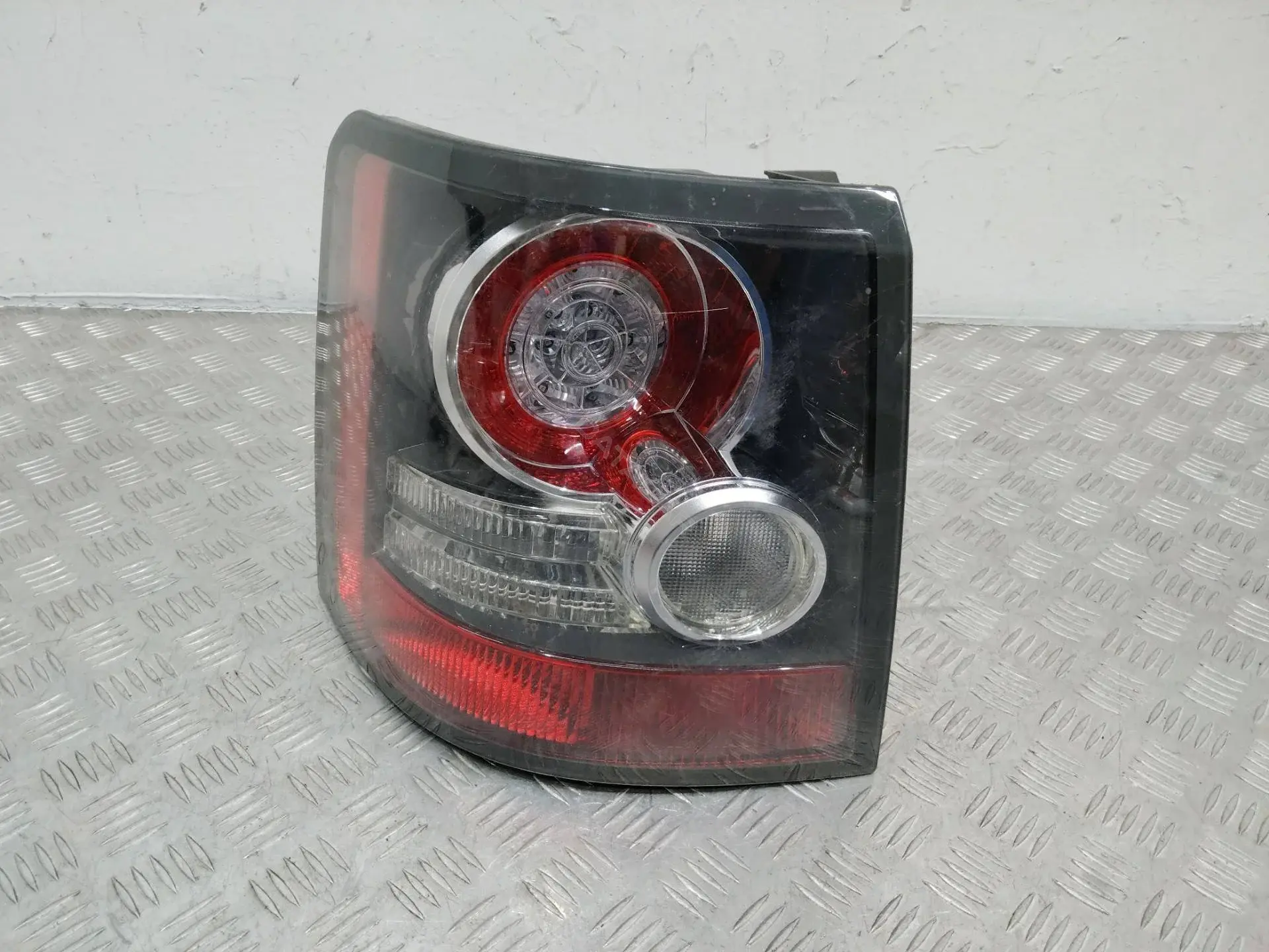 Задние фонари AH32-13405-AC