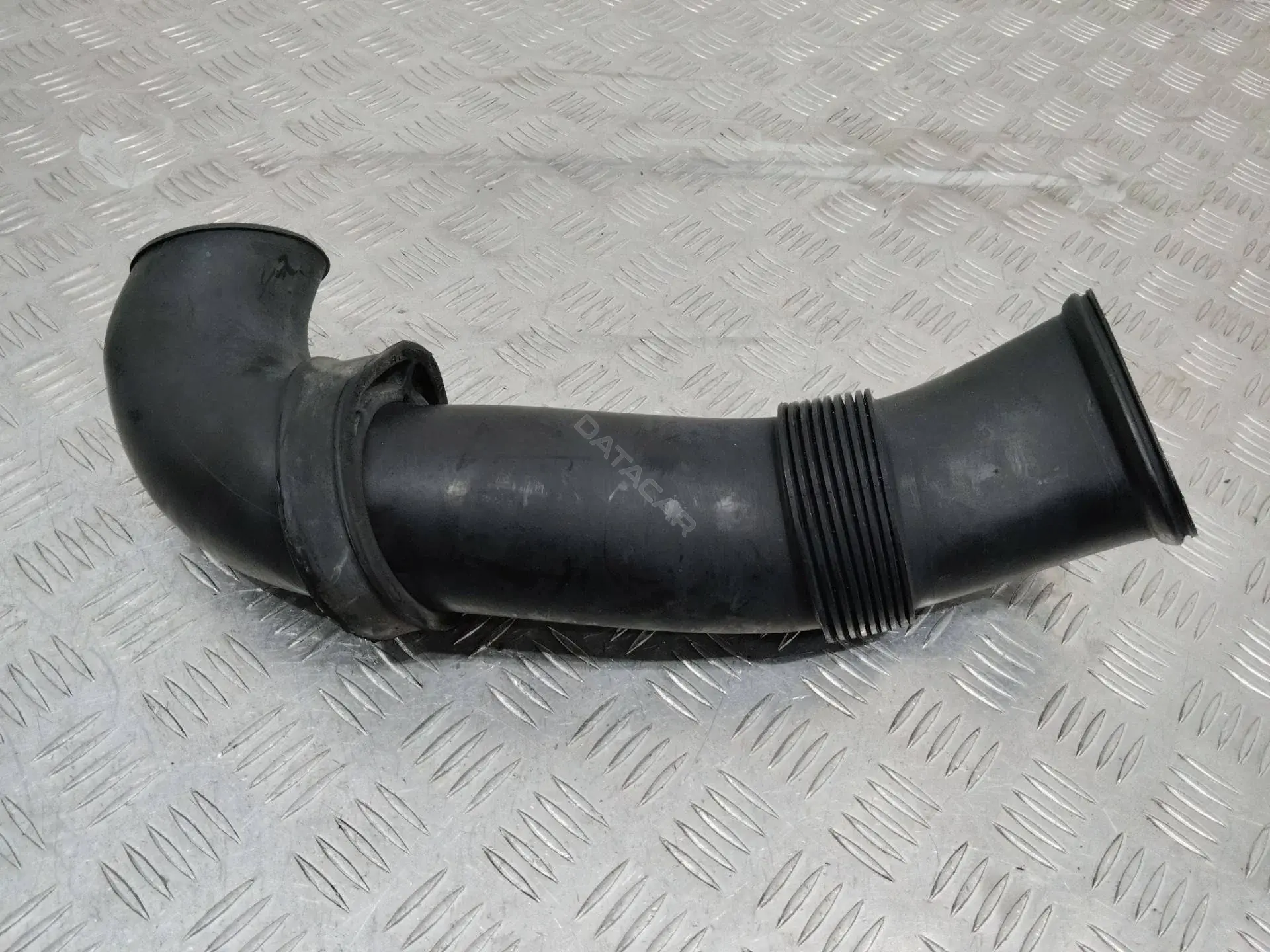 Патрубок воздушный 7L6129609