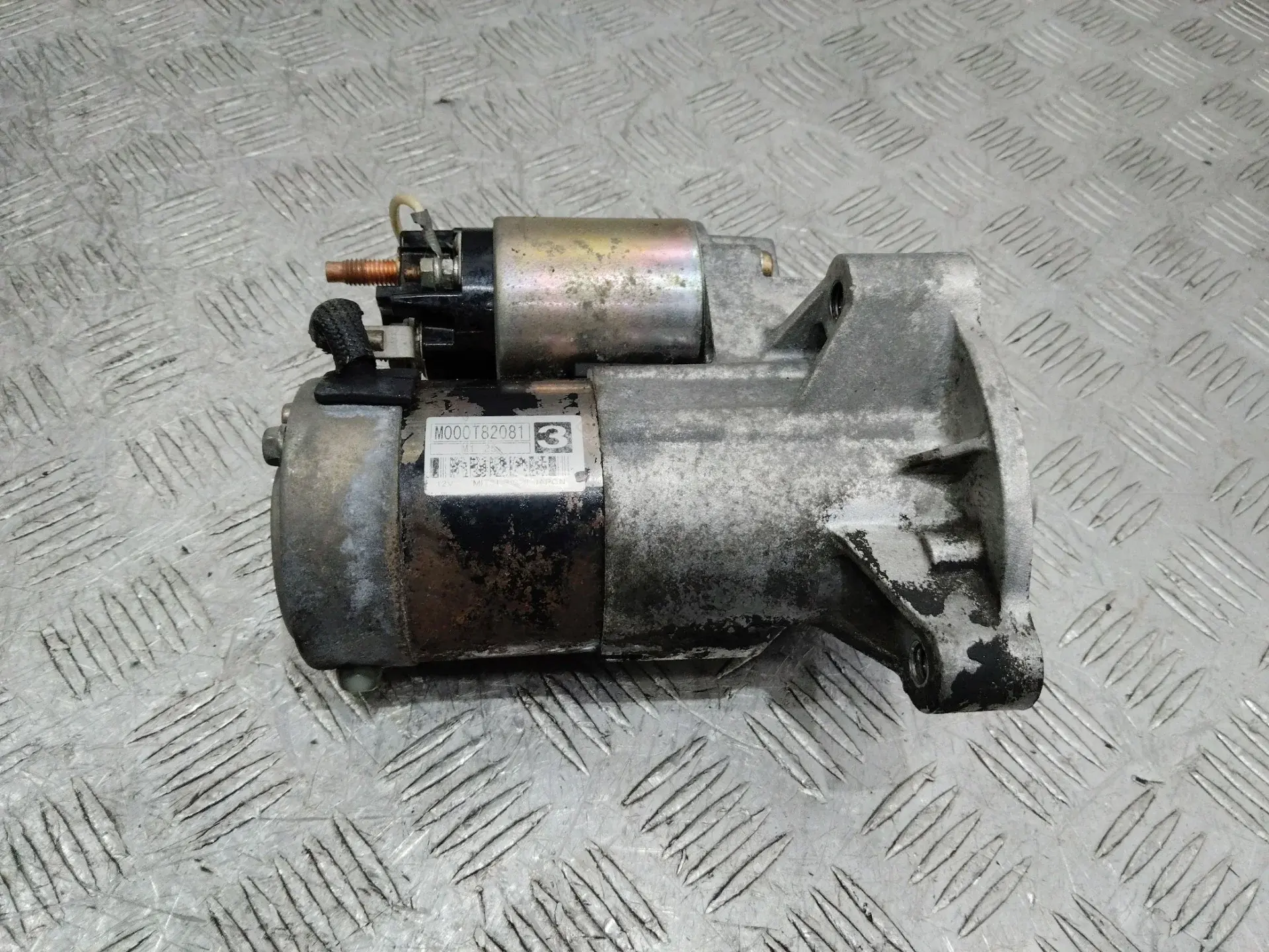 Стартер M000T82081