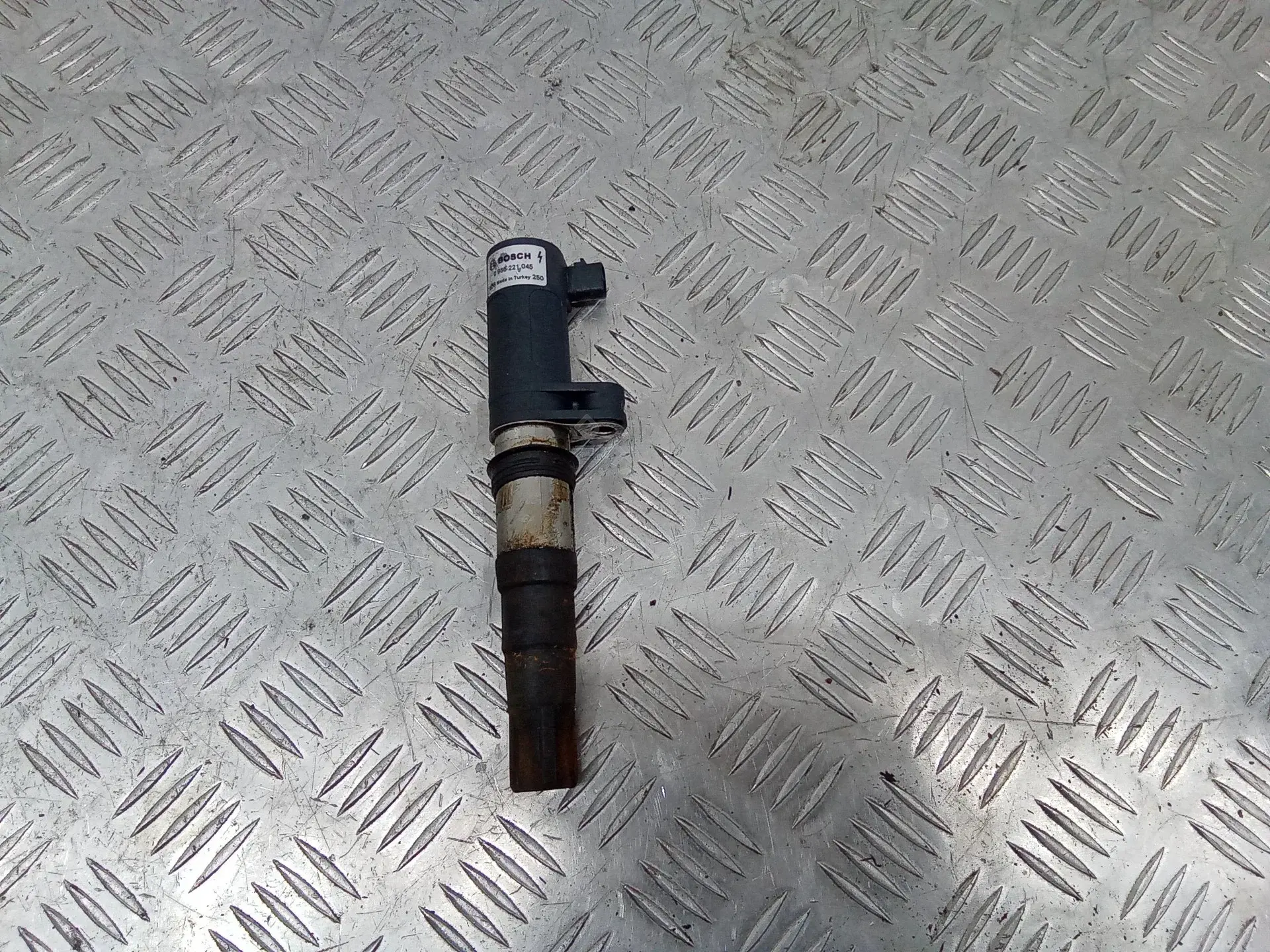 Катушка зажигания 0986221045, R0903S00100