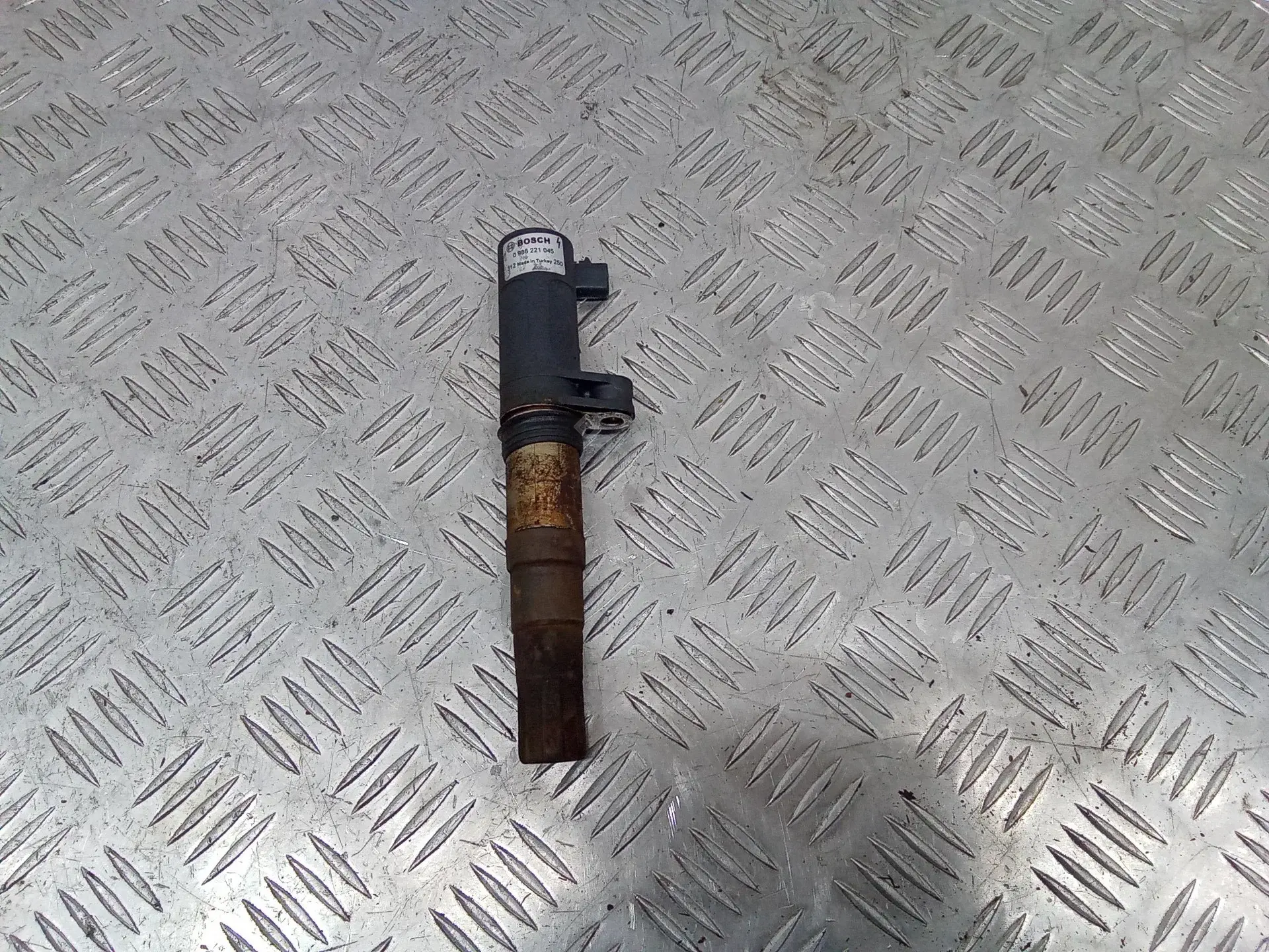 Катушка зажигания 0986221045, R0903S00100