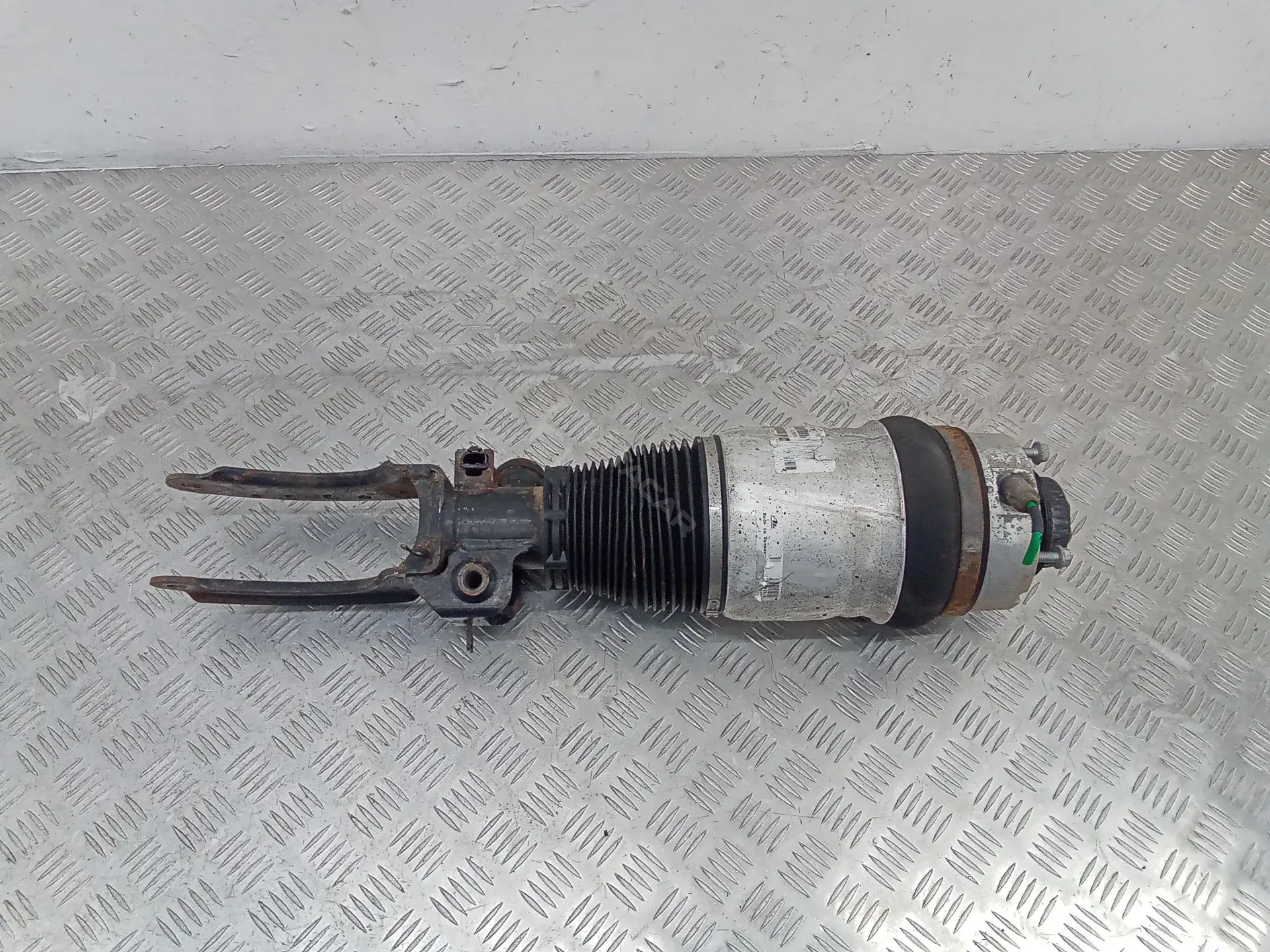Пневмоподушка 7L8616040A