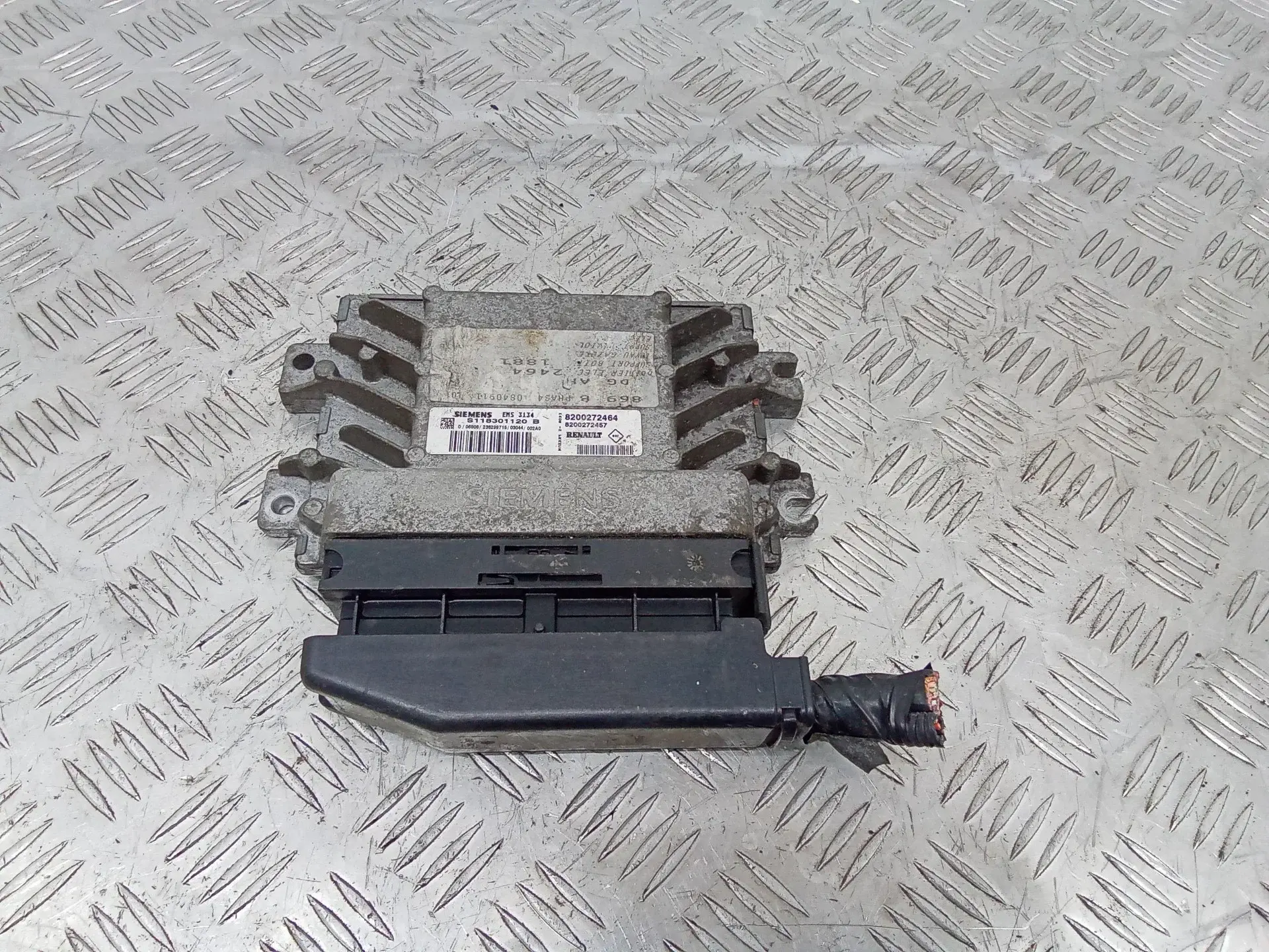 Блок управления двигателем 8200272464