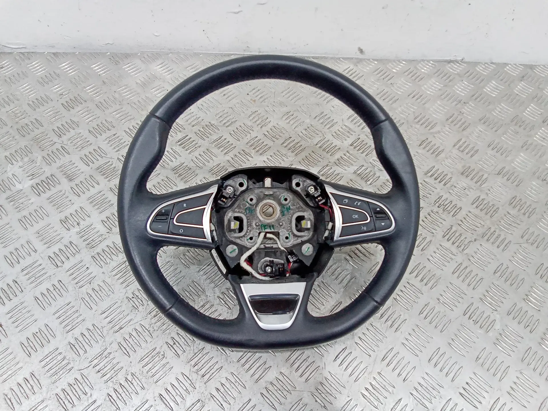 Руль 484005825R