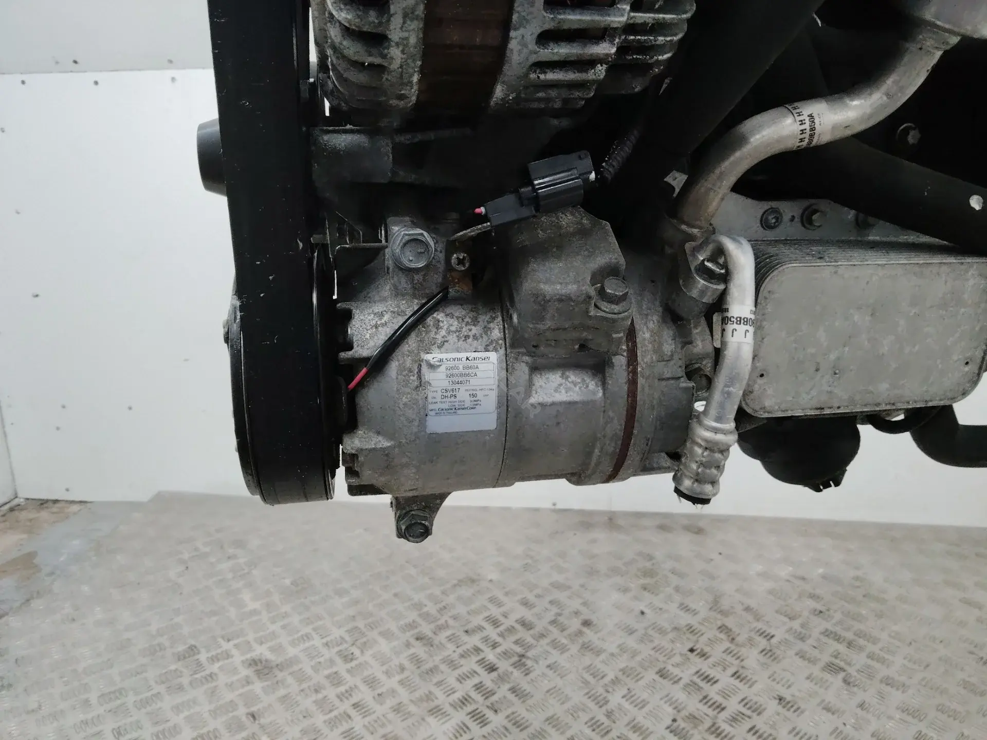 Компрессор кондиционера 92600BB60A