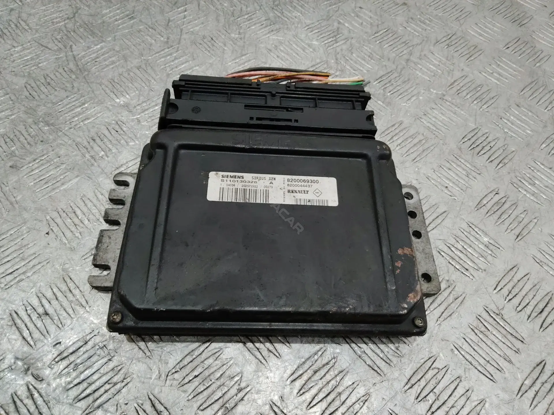 Блок управления двигателем 8200069300