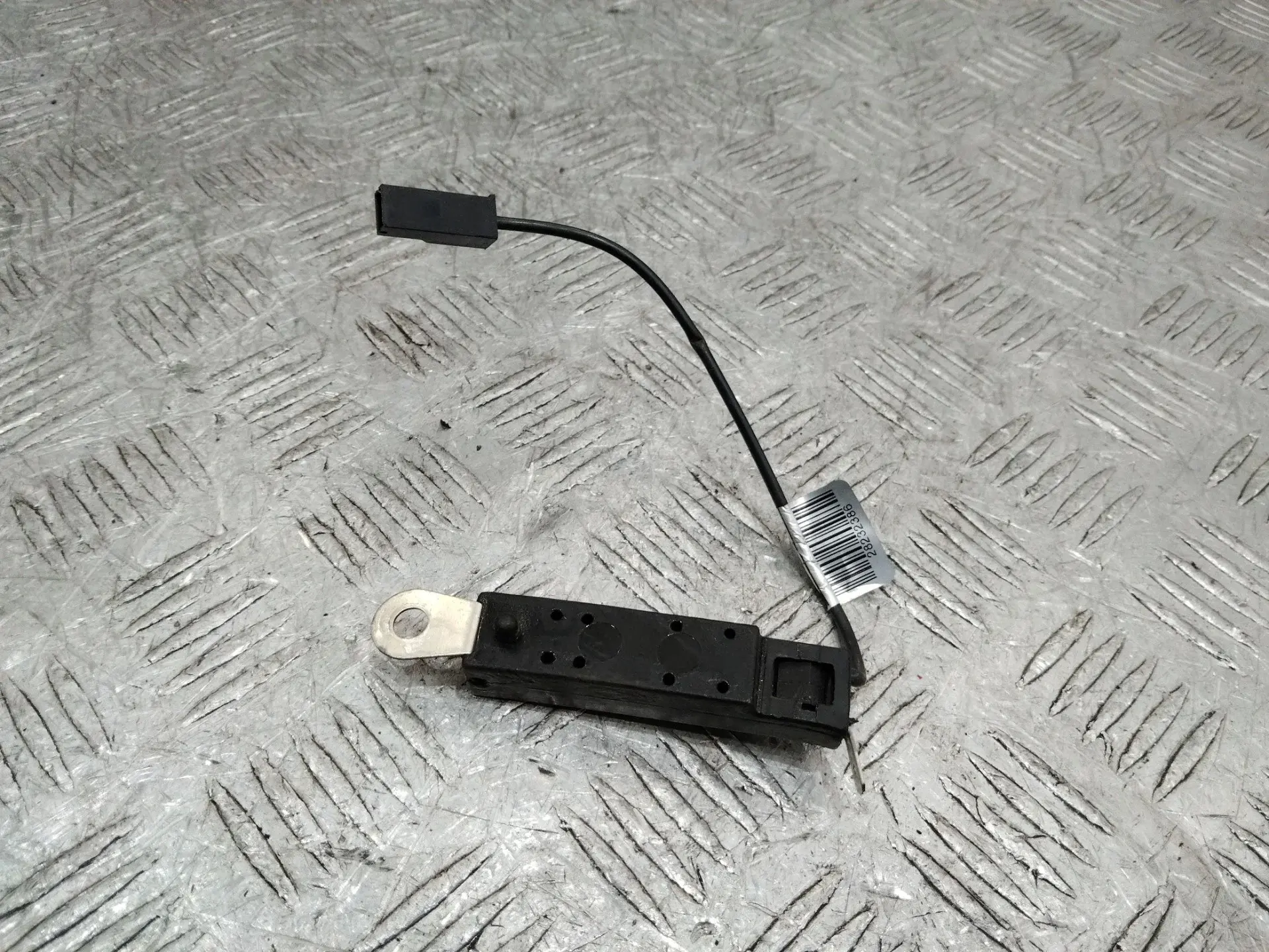 Усилитель антенны 7CP118K891AA