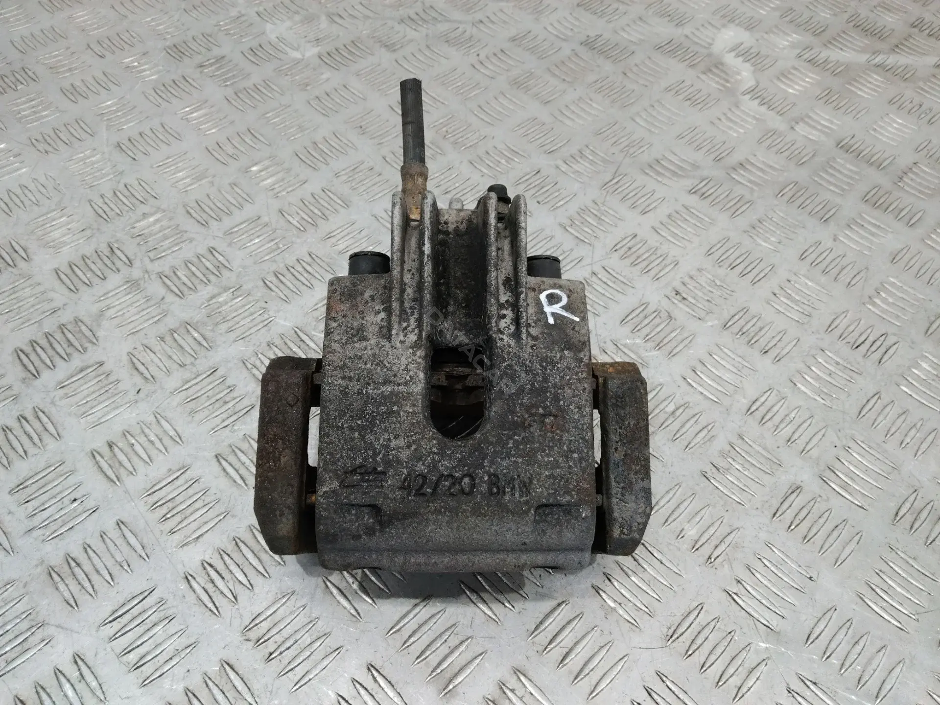 Суппорт тормозной 6713077