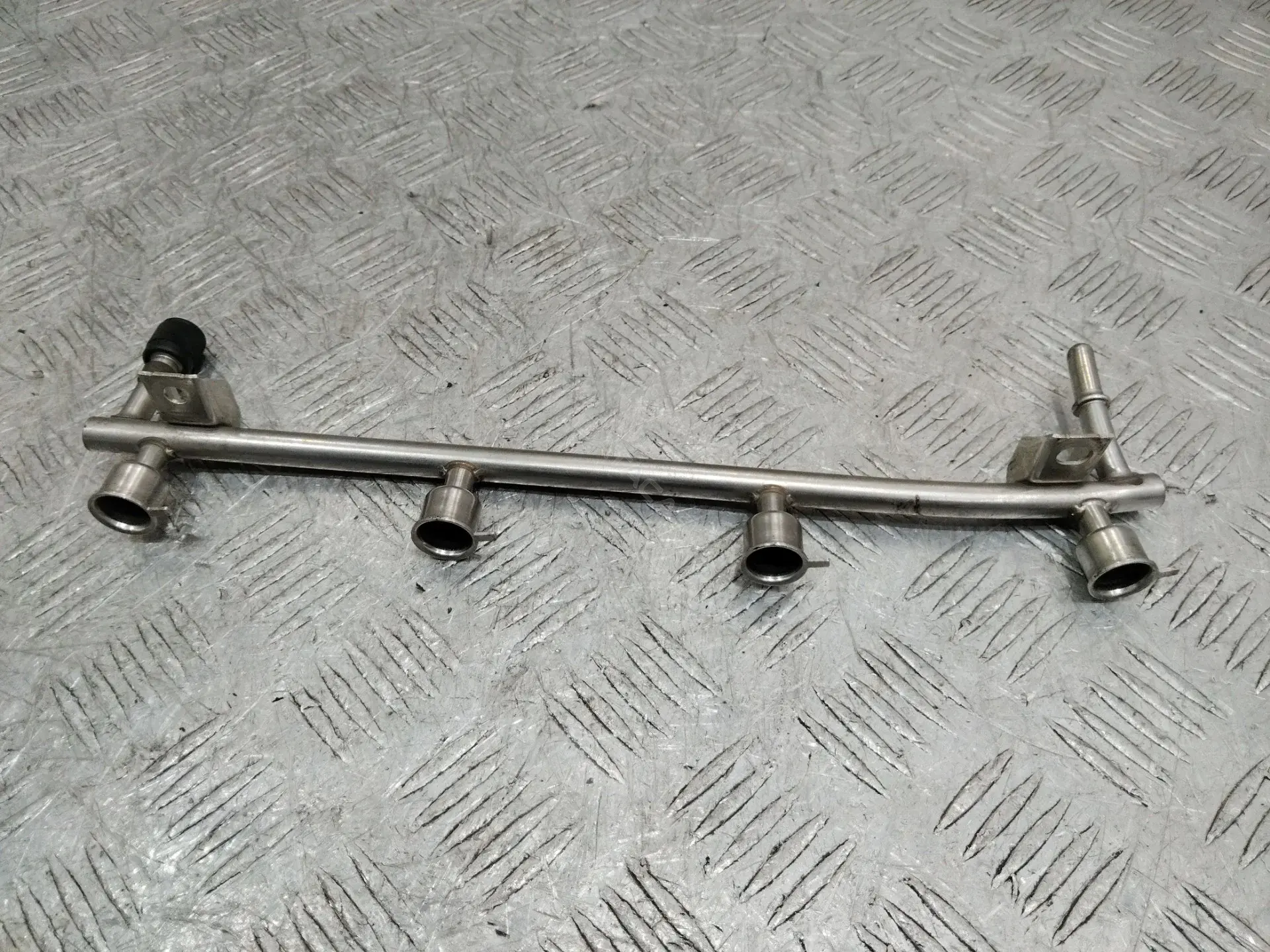 Топливная рейка 6766528