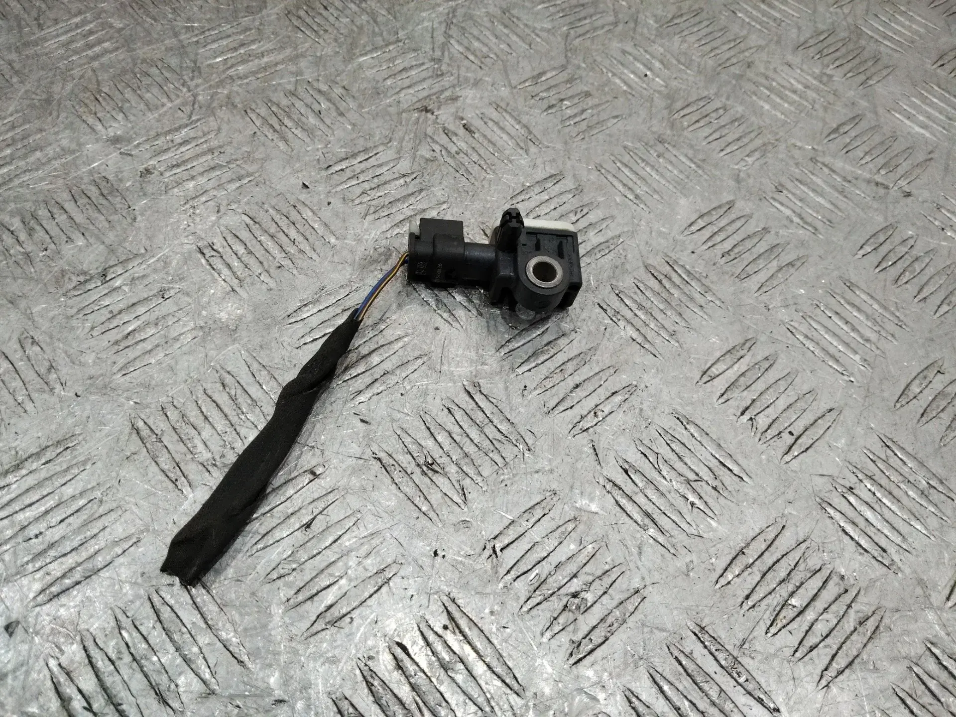 Датчик удара A1668210151