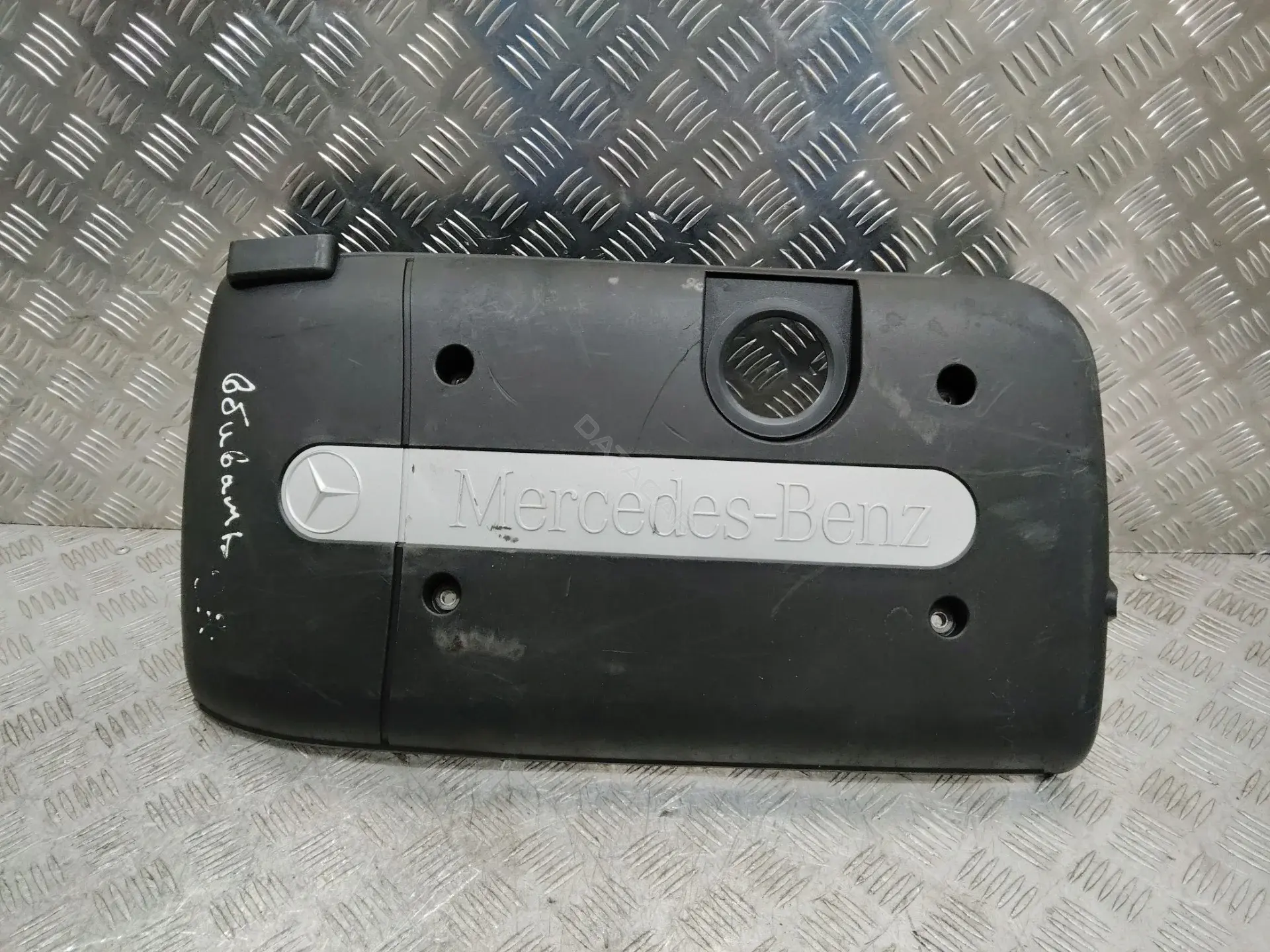 Декоративная крышка двигателя A6110101067