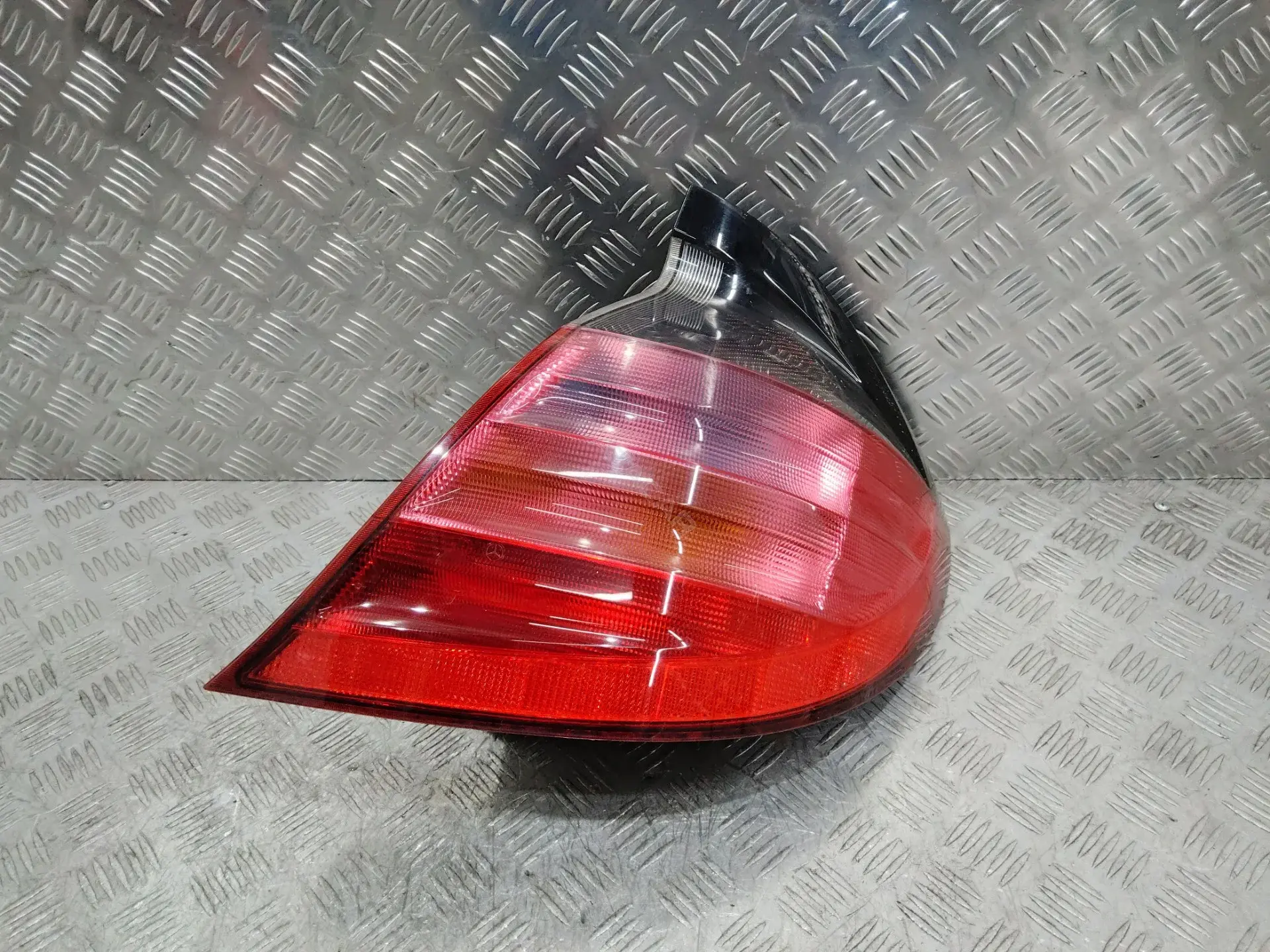 Задние фонари A2038200664