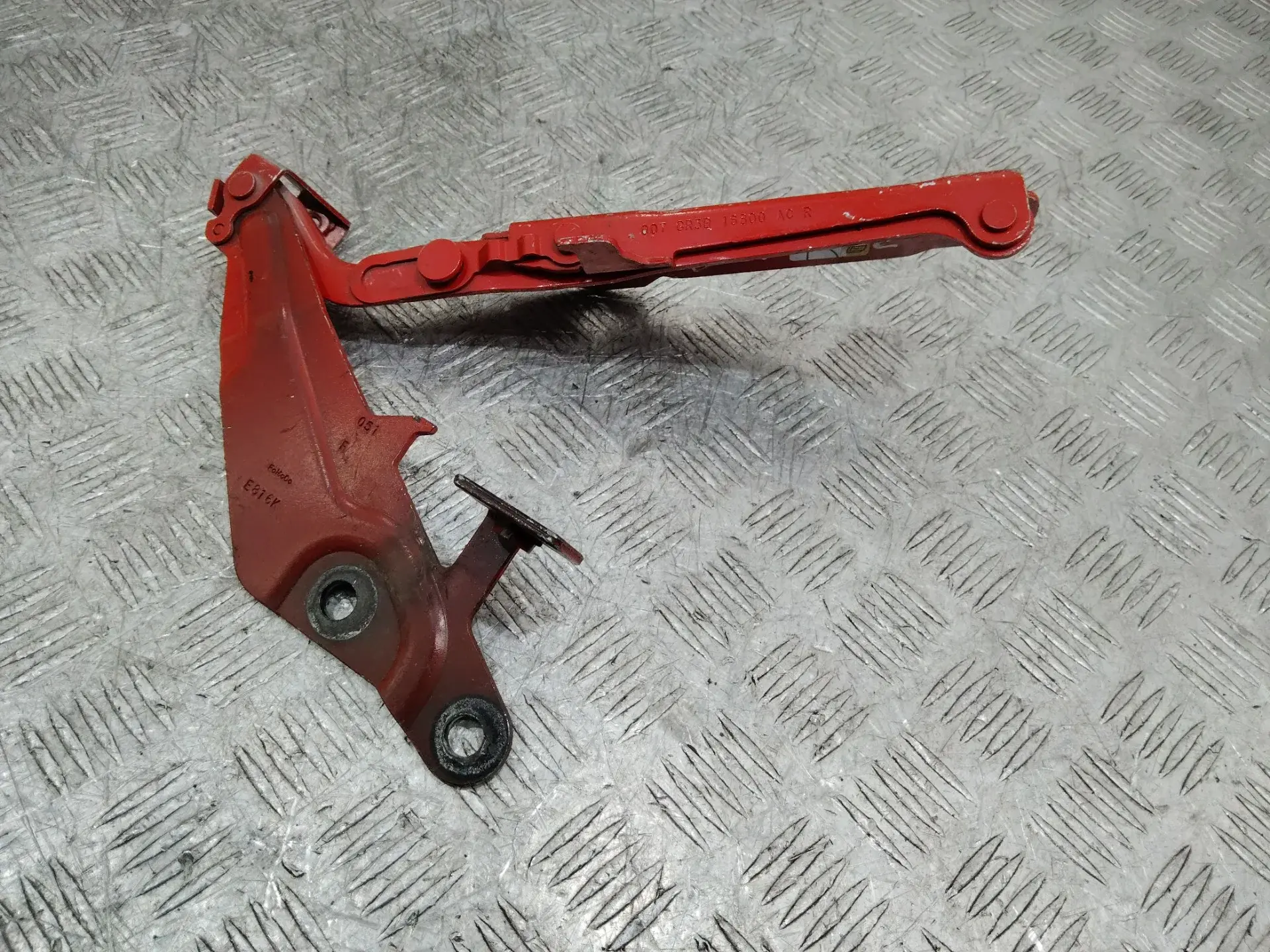 Петля капота GR3B16800AC