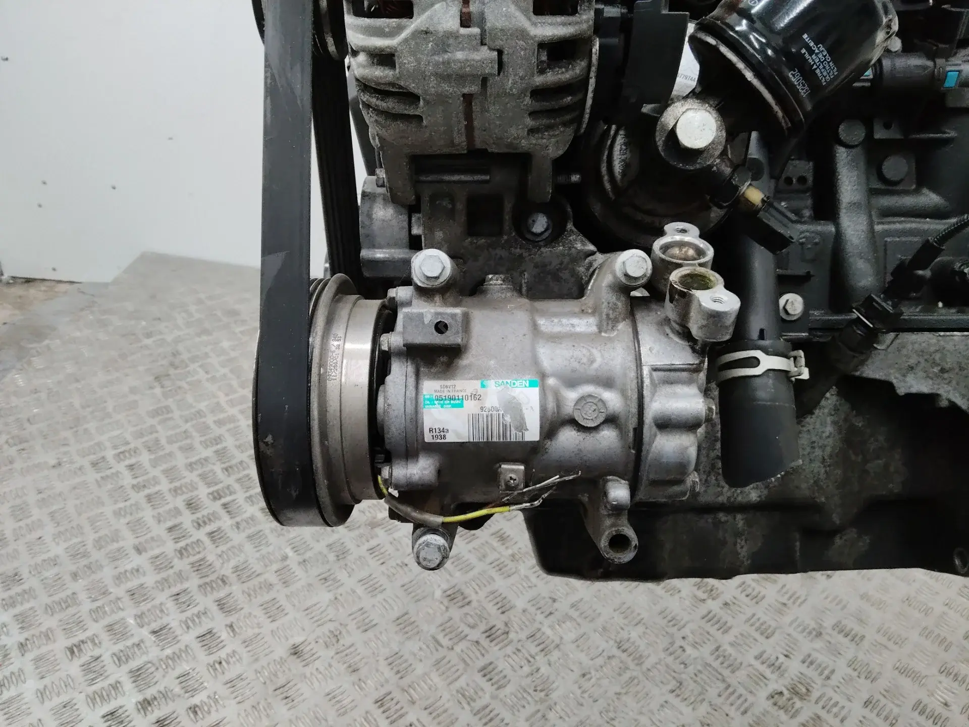 Компрессор кондиционера 92600AZ74A