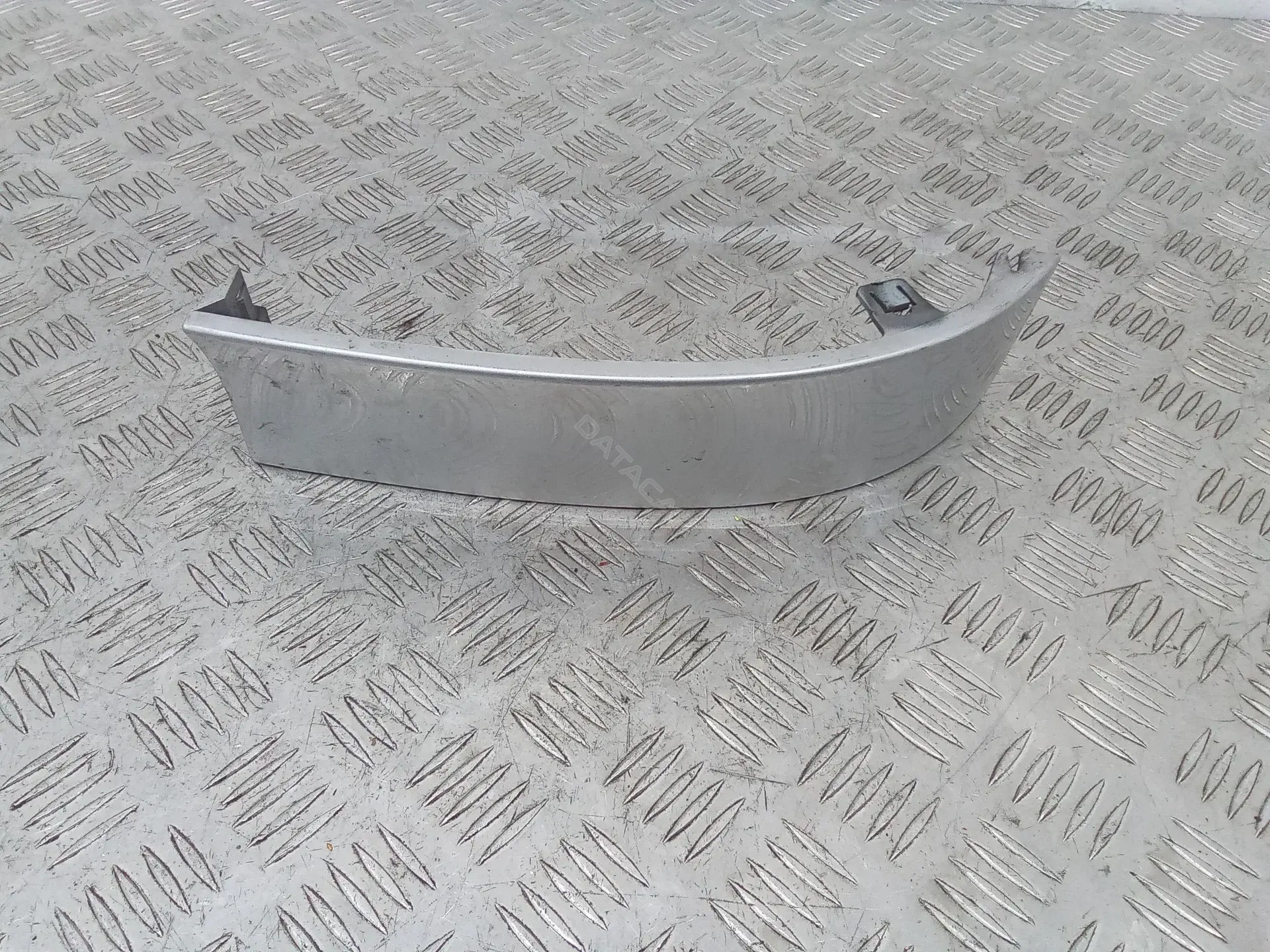 Ус под фонарь 8L0807871C