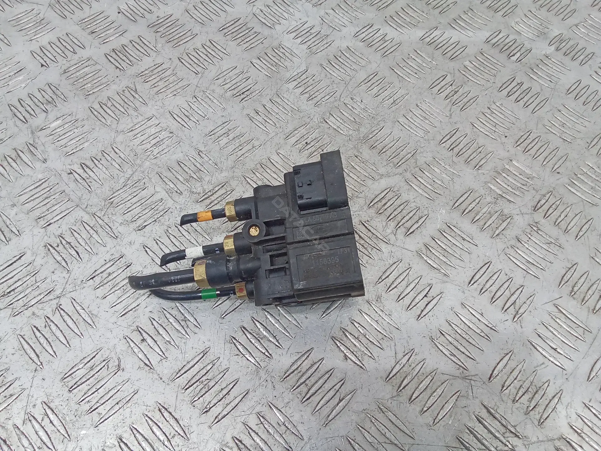Блок клапанов пневмоподвески JPLA5B710AB