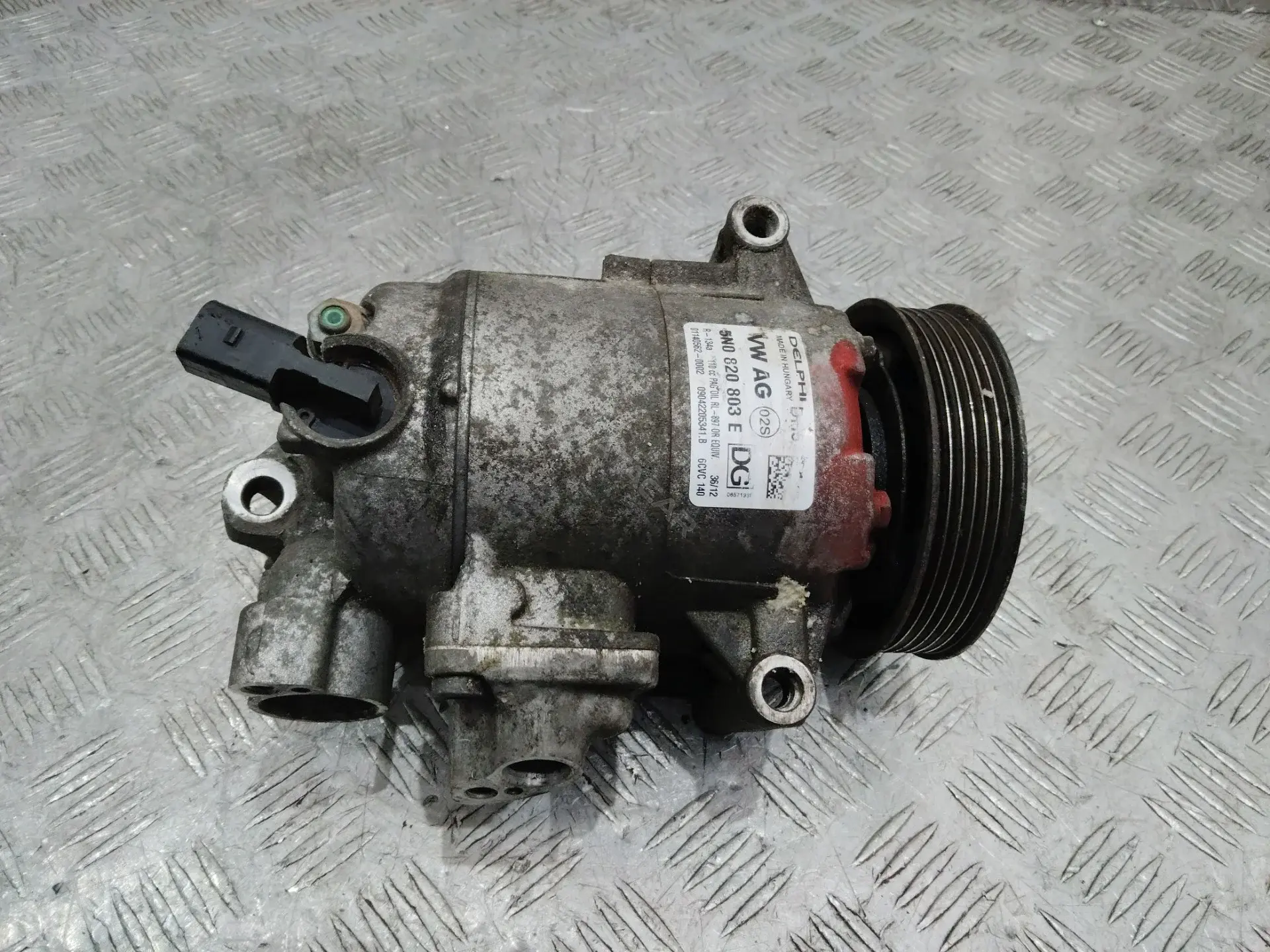 Компрессор кондиционера 5N0820803E