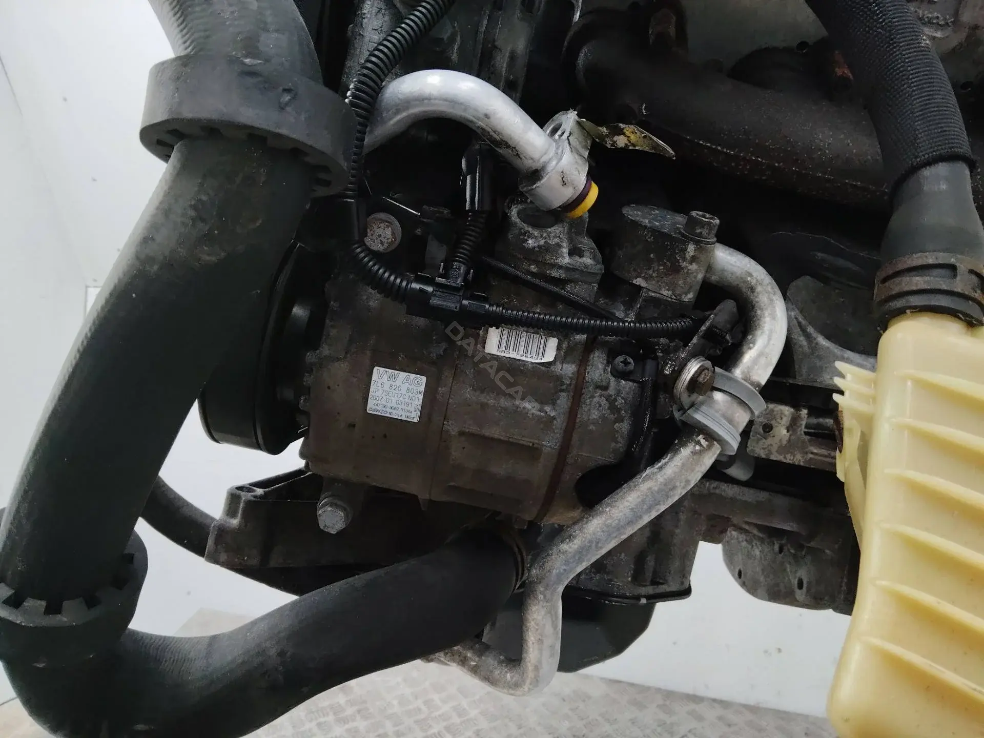 Компрессор кондиционера 7L6820803M