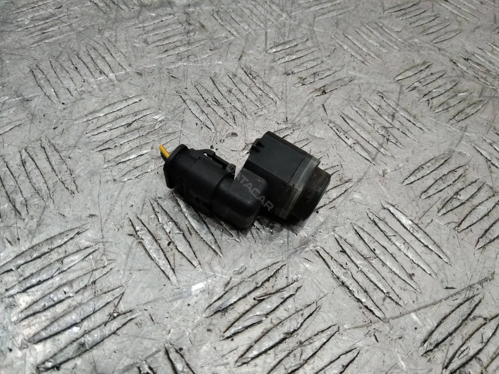 Датчик парктроника AH4215K859AA