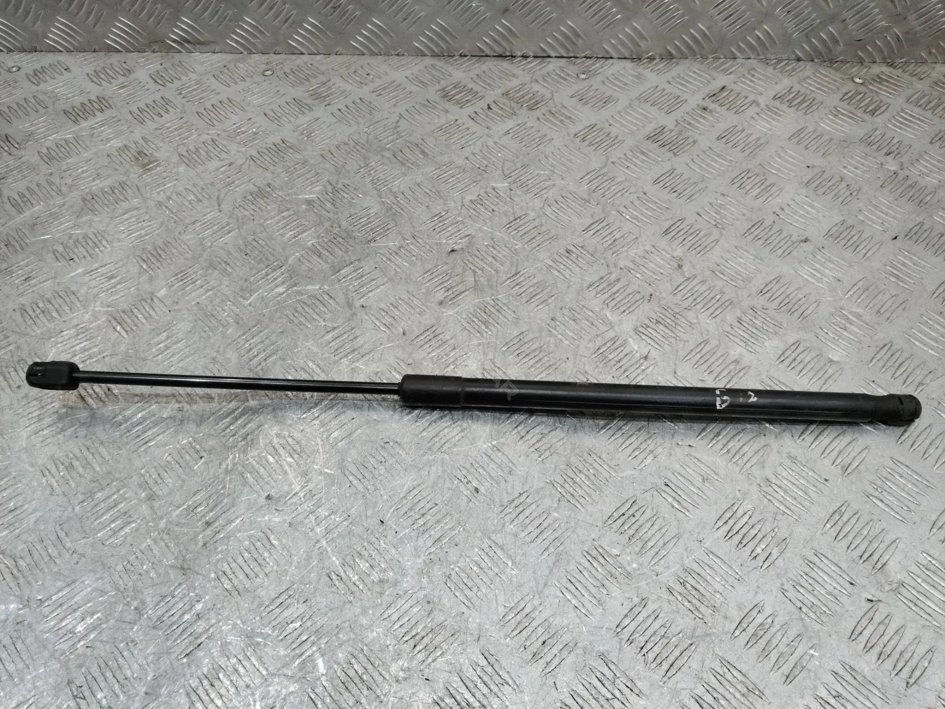 Амортизатор крышки багажника, капота, заднего стекла 7L6823359