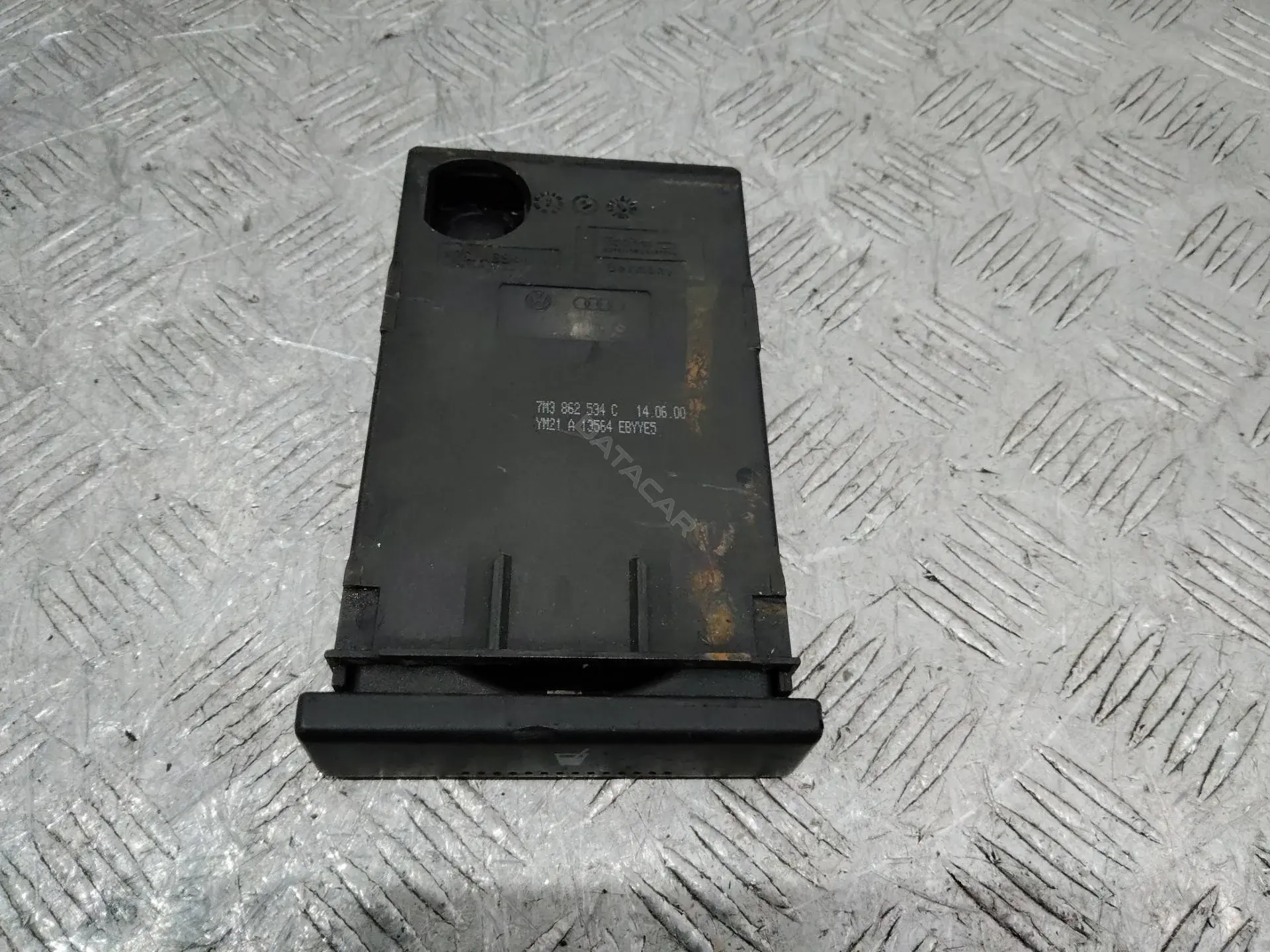 Подстаканник 7M3862534C