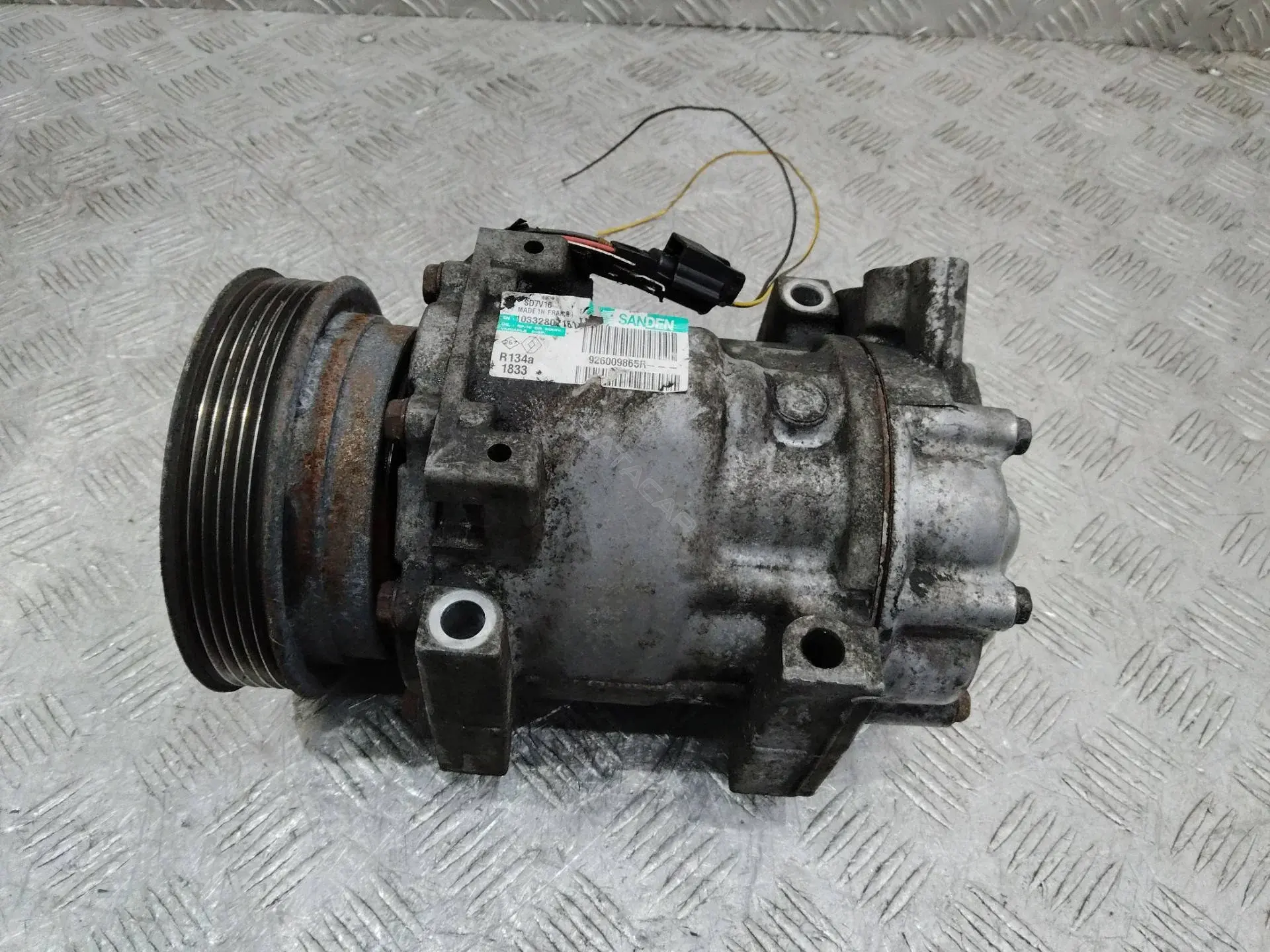 Компрессор кондиционера 926009865R