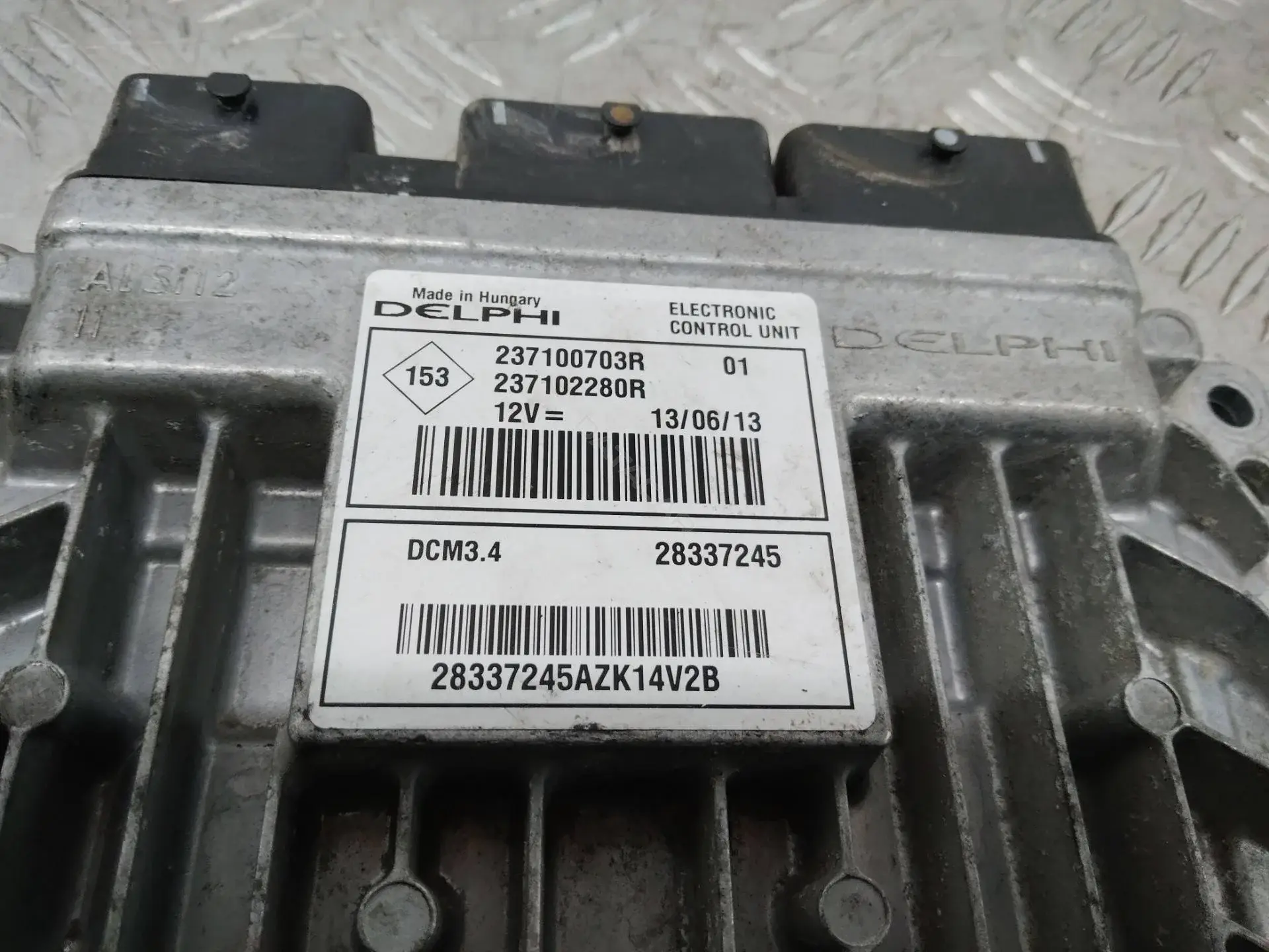 Блок управления двигателем 237100703R